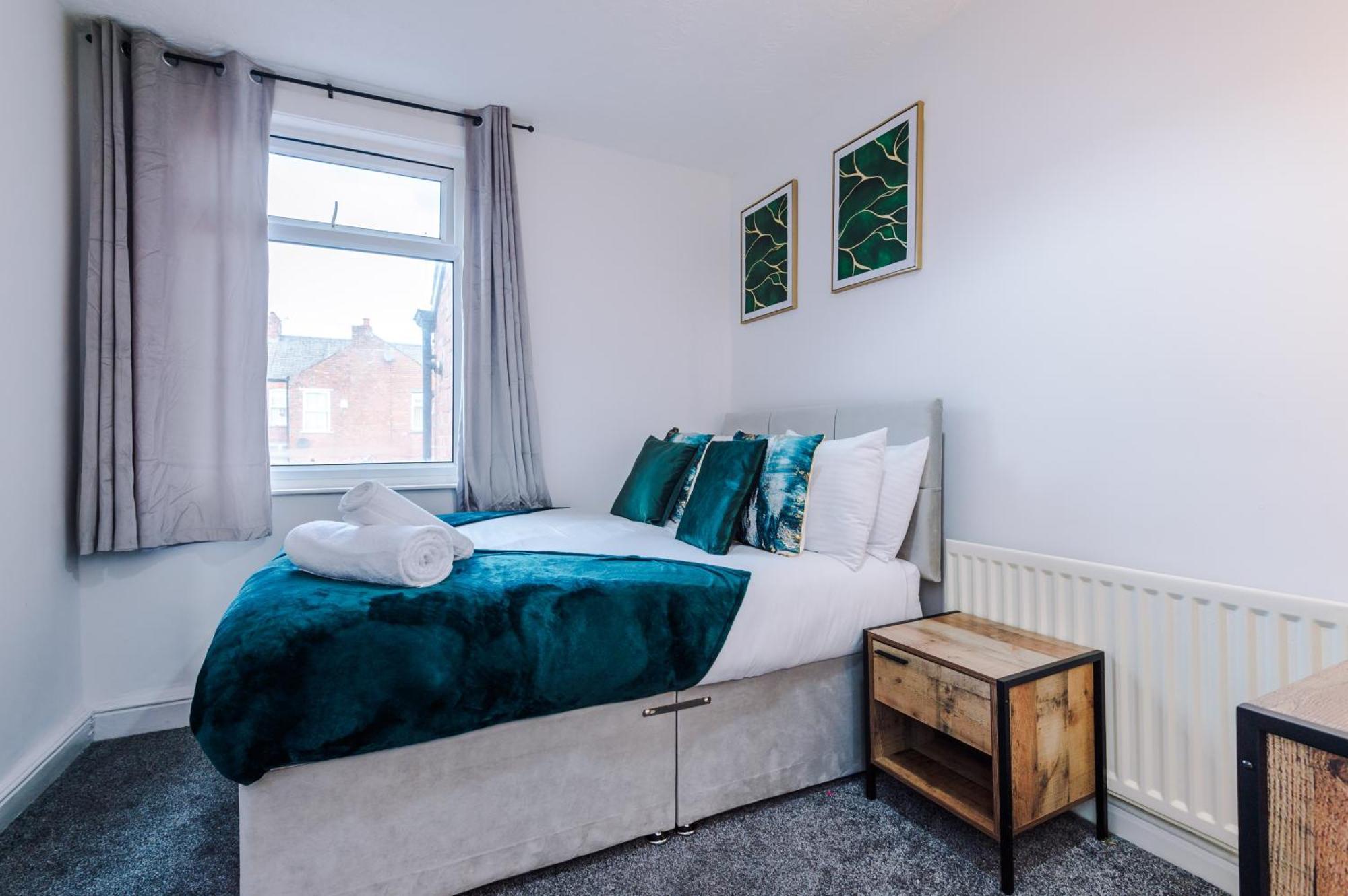 Holiday home Sleek And Stylish 3 Bedroom *
