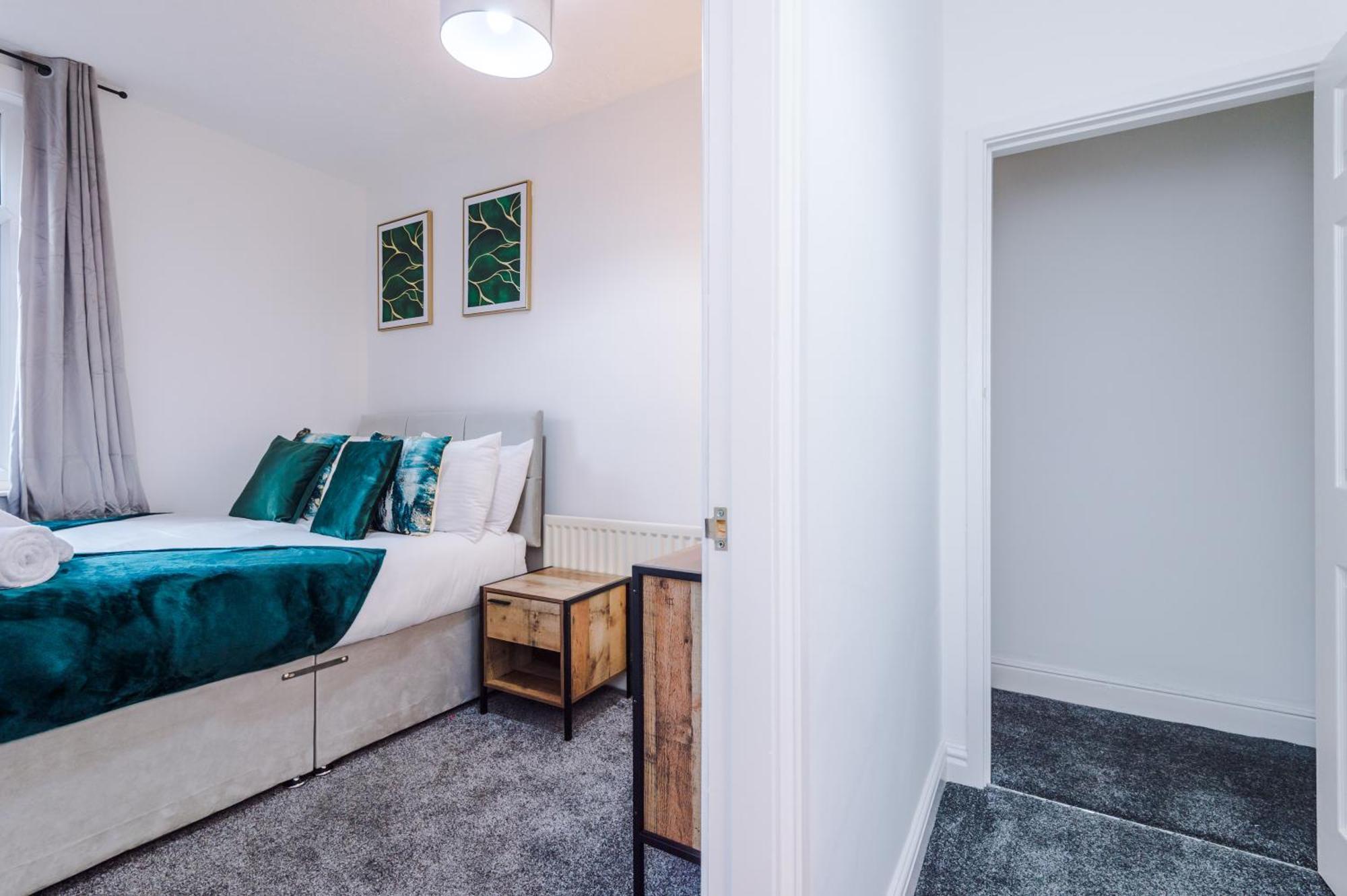 Sleek And Stylish 3 Bedroom * Manchester