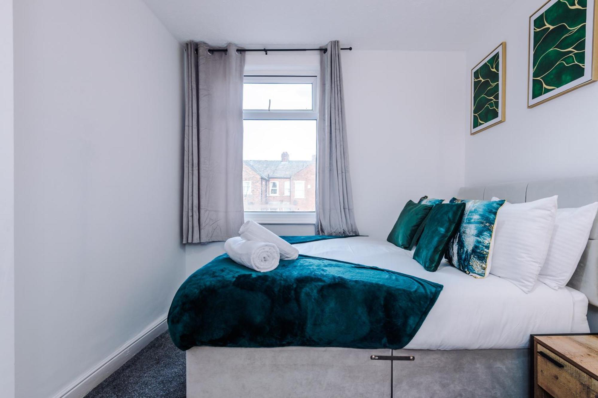Sleek And Stylish 3 Bedroom * Manchester