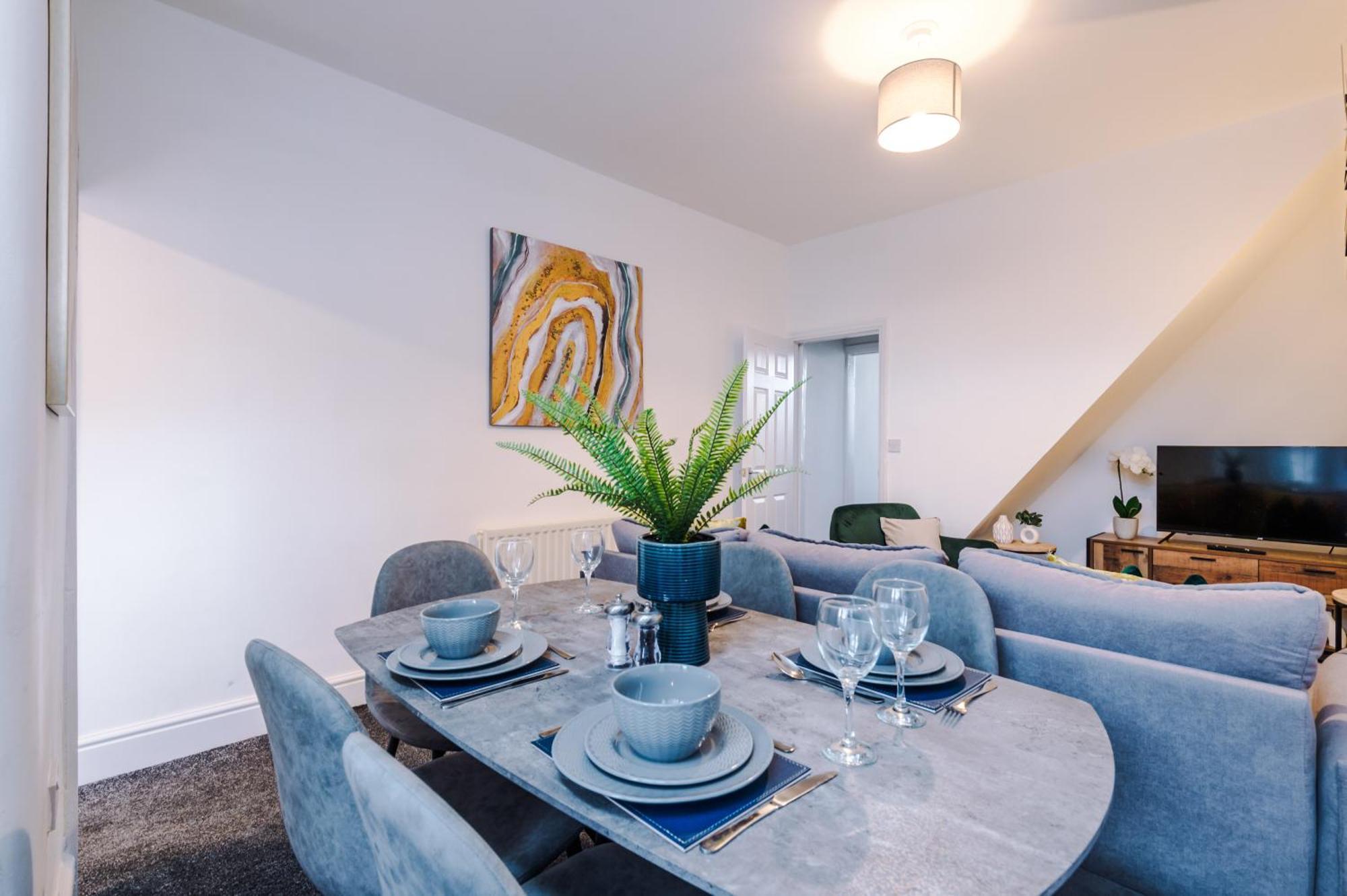 Holiday home Sleek And Stylish 3 Bedroom *