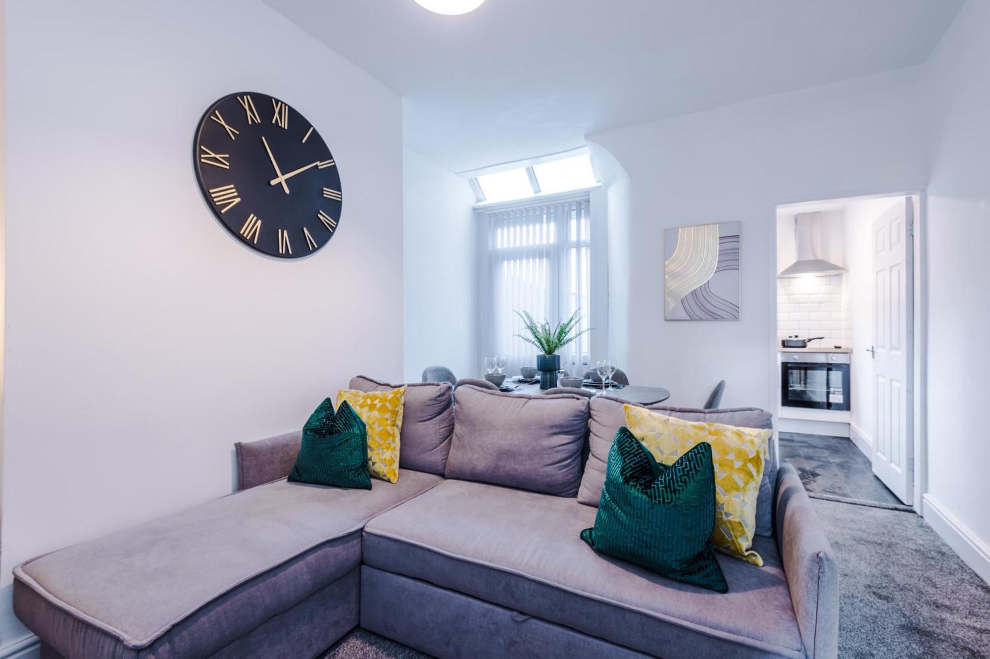 Sleek And Stylish 3 Bedroom * Manchester