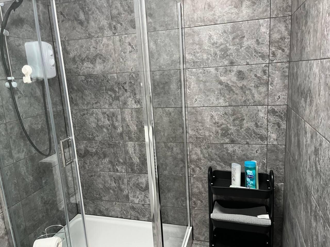 Lovely 2-bed In Apartment