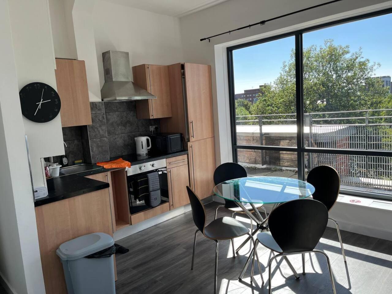 Apartment Lovely 2-bed In Manchester