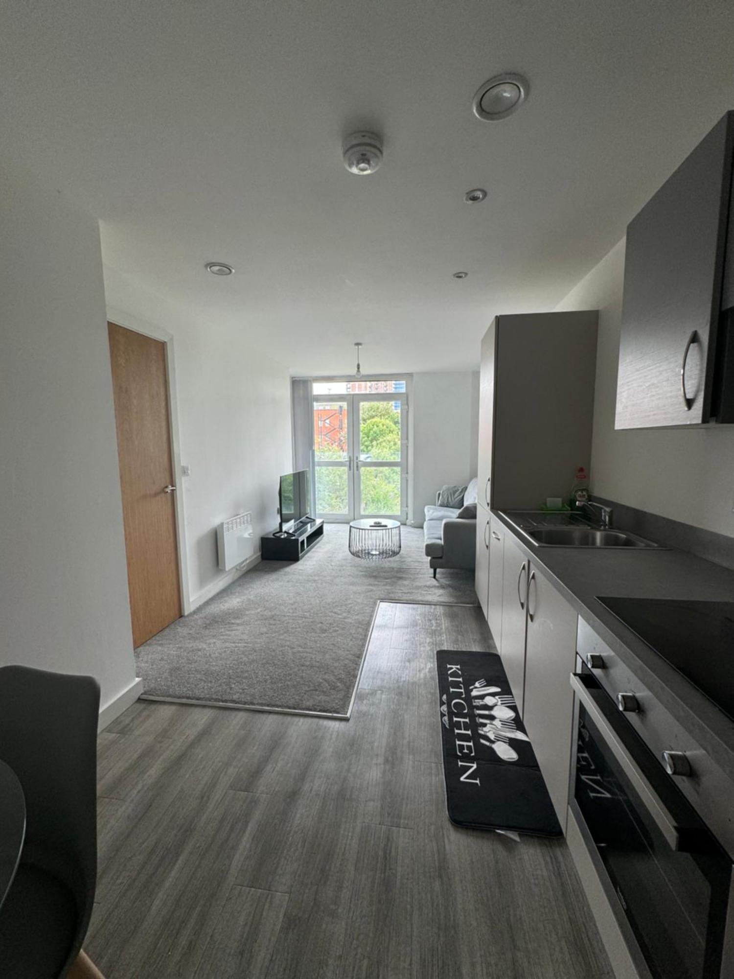 Apartment Luxury 1br Near Town Manchester