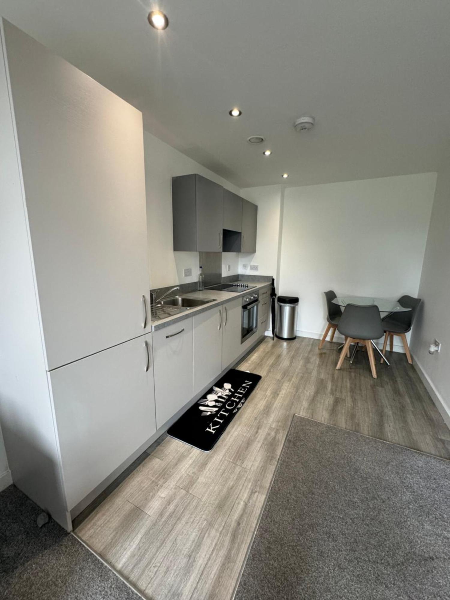 Luxury 1br Near Town