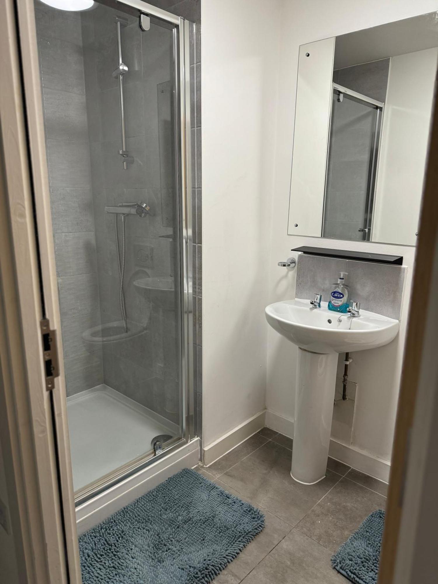 Apartment Luxury 1br Near Town *