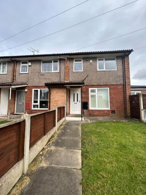 Your Manga House Near Coop Live Ethihad Apartment Manchester