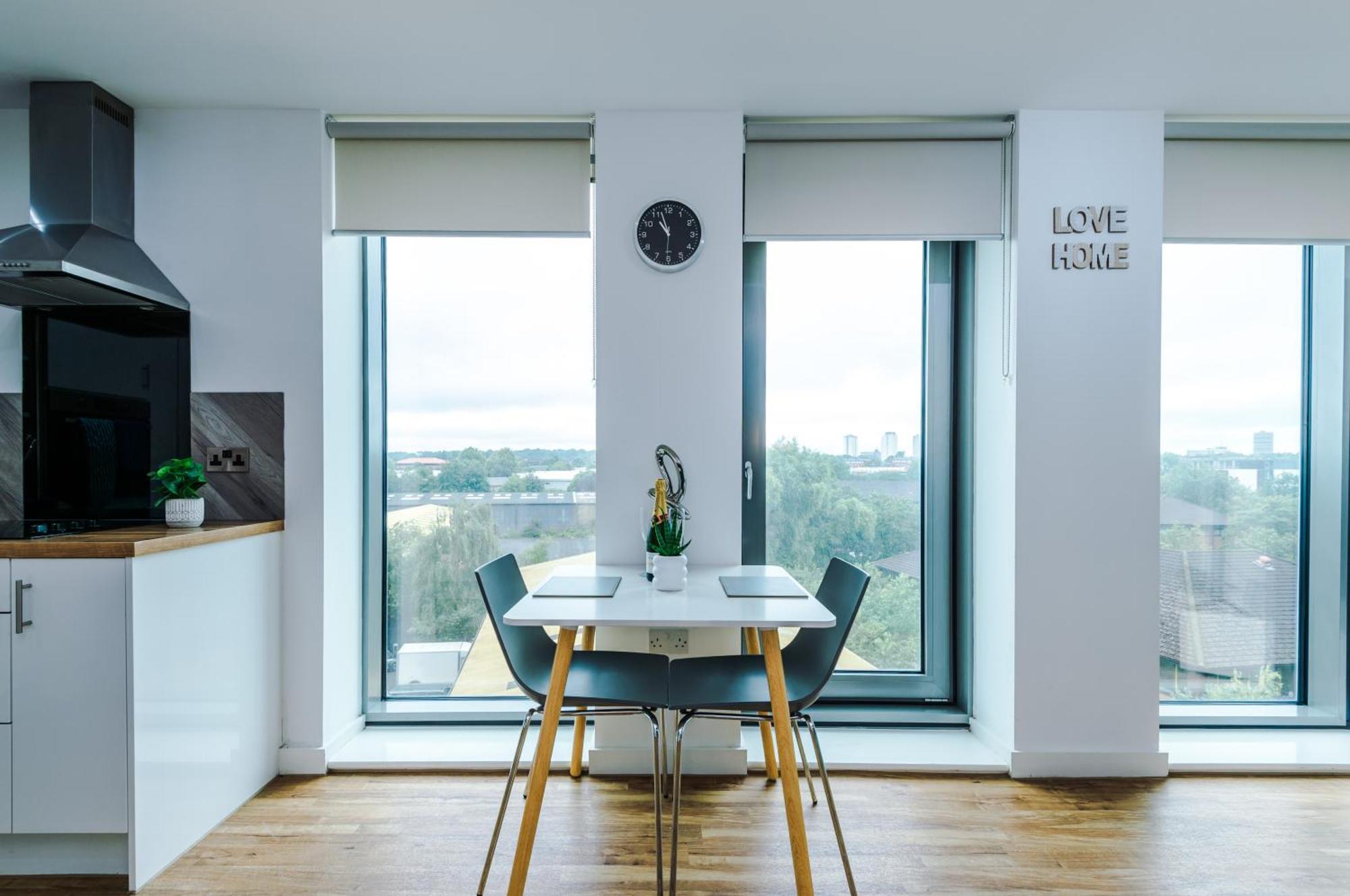 Apartment Lux Livin' - Luxury 2 Bed With Skyline View & 24 Hour Gym *