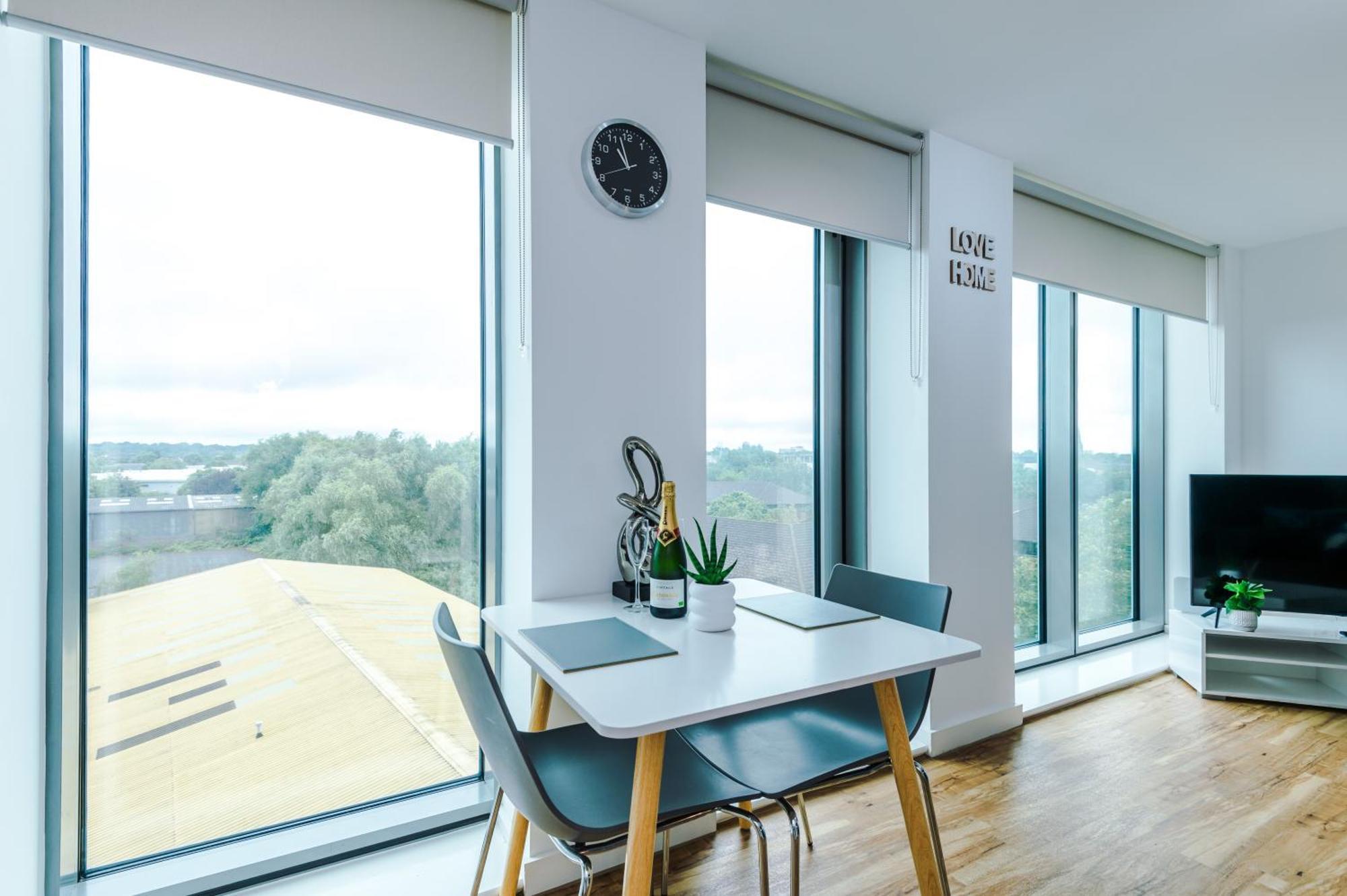 Apartment Lux Livin' - Luxury 2 Bed With Skyline View & 24 Hour Gym *