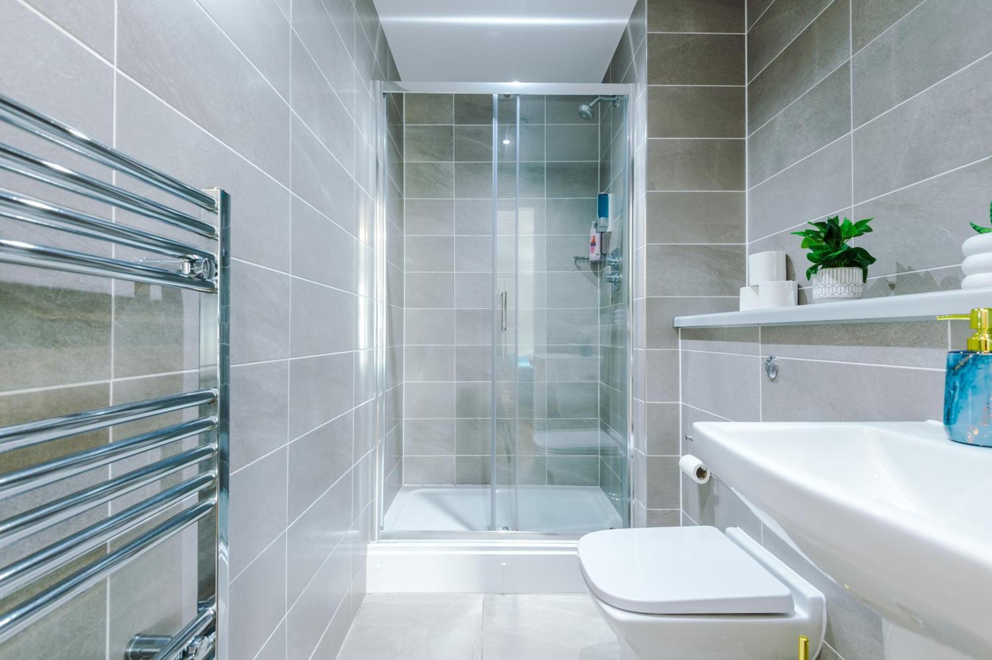 Lux Livin' - Luxury 2 Bed With Skyline View & 24 Hour Gym Apartment