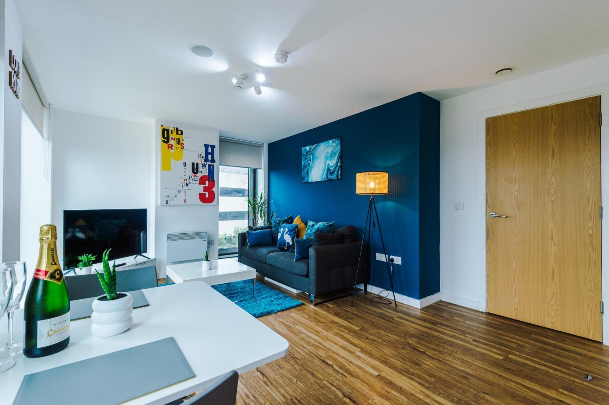 Lux Livin' - Luxury 2 Bed With Skyline View & 24 Hour Gym Apartment