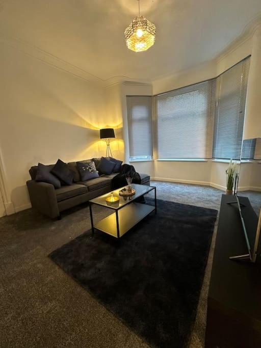 Near Etihad And Coop Live, Free Parking 3 Bed House Holiday home Manchester