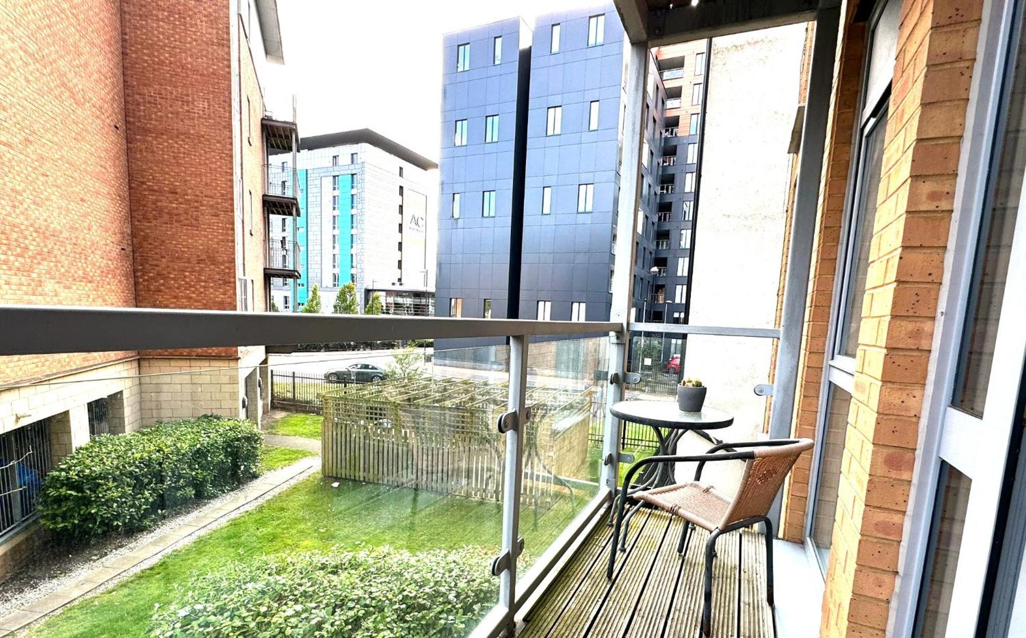 2 Bed Ensuite With Balcony And Free Onsite Secure Parking Manchester