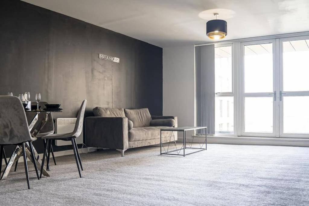 Stunning 2bd With River View 5min To Centre Apartment