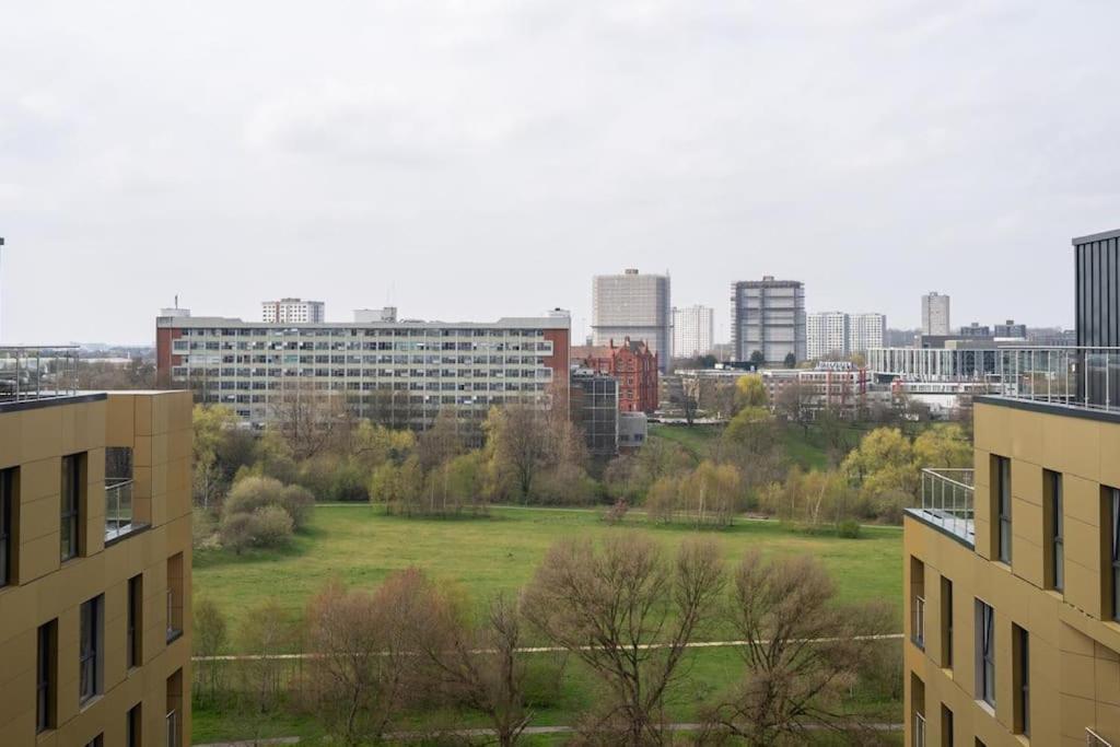 Stunning 2bd With River View 5min To Centre Apartment