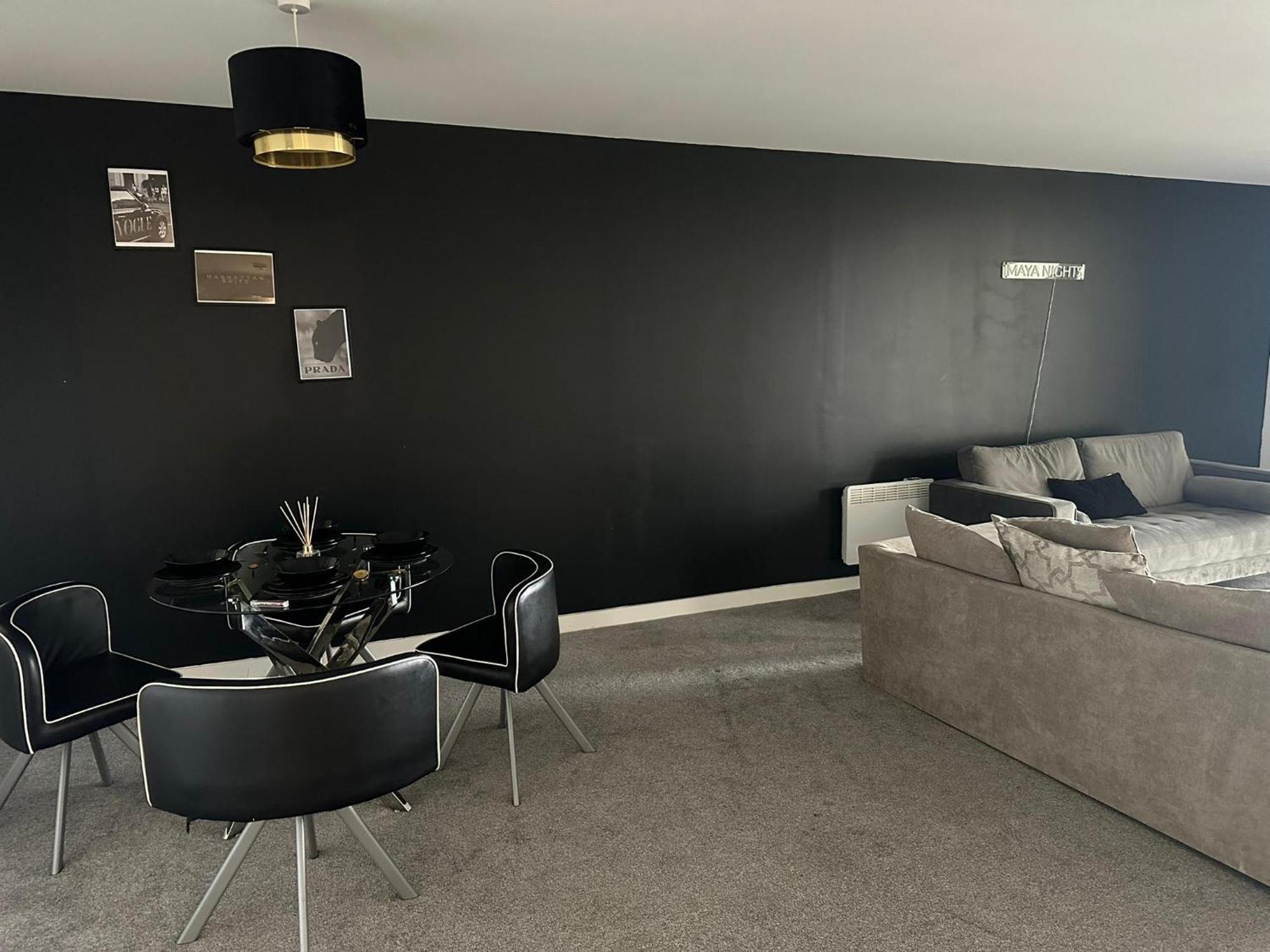 Stunning 2bd With River View 5min To Centre