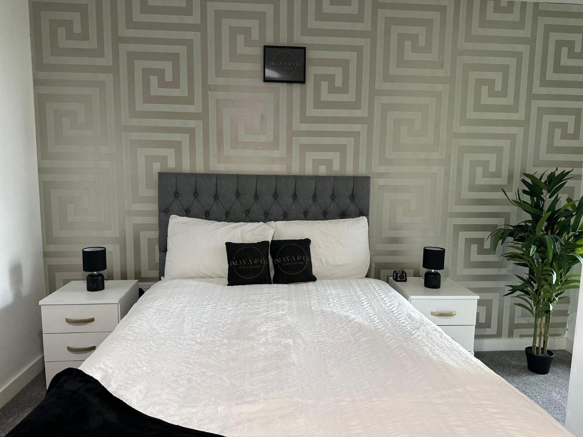 Stunning 2bd With River View 5min To Centre Apartment *