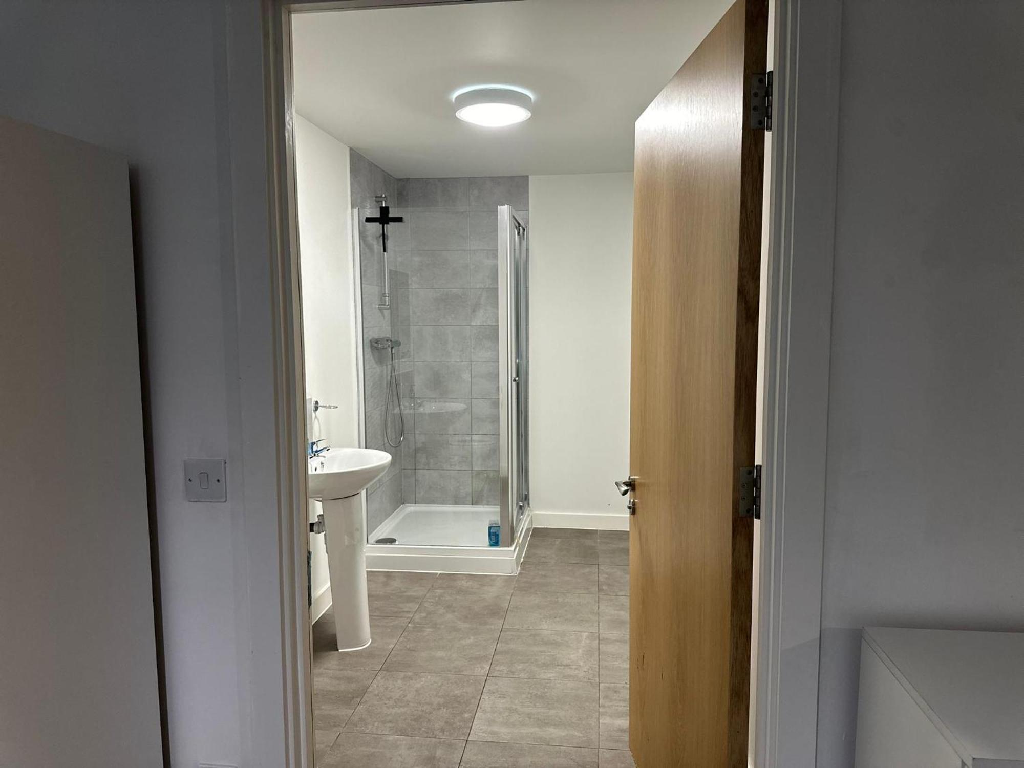 Stunning 2bd With River View 5min To Centre Apartment