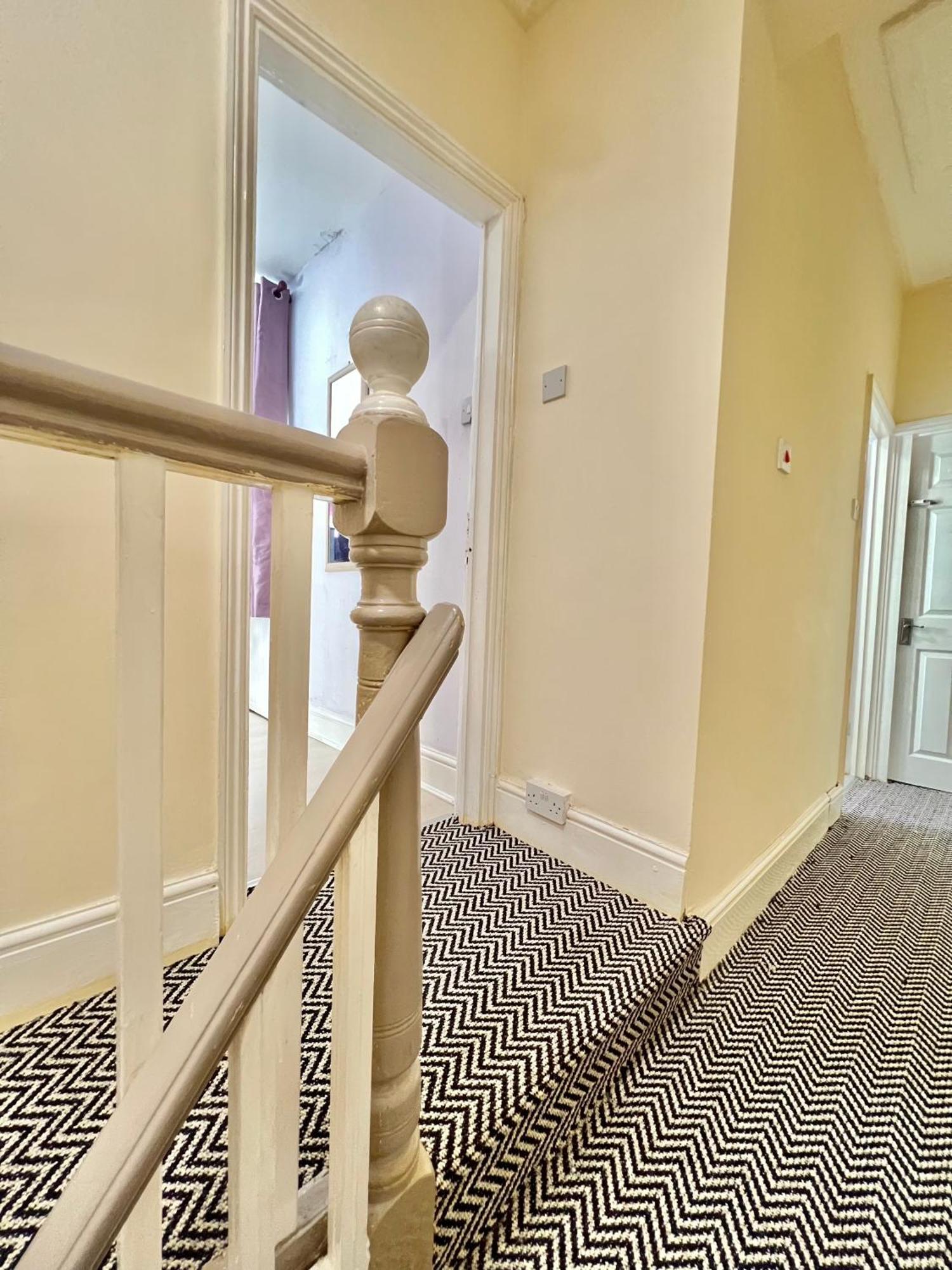 Lux Super King Private Bath Mediacity, Mufc, Salford Homestay
