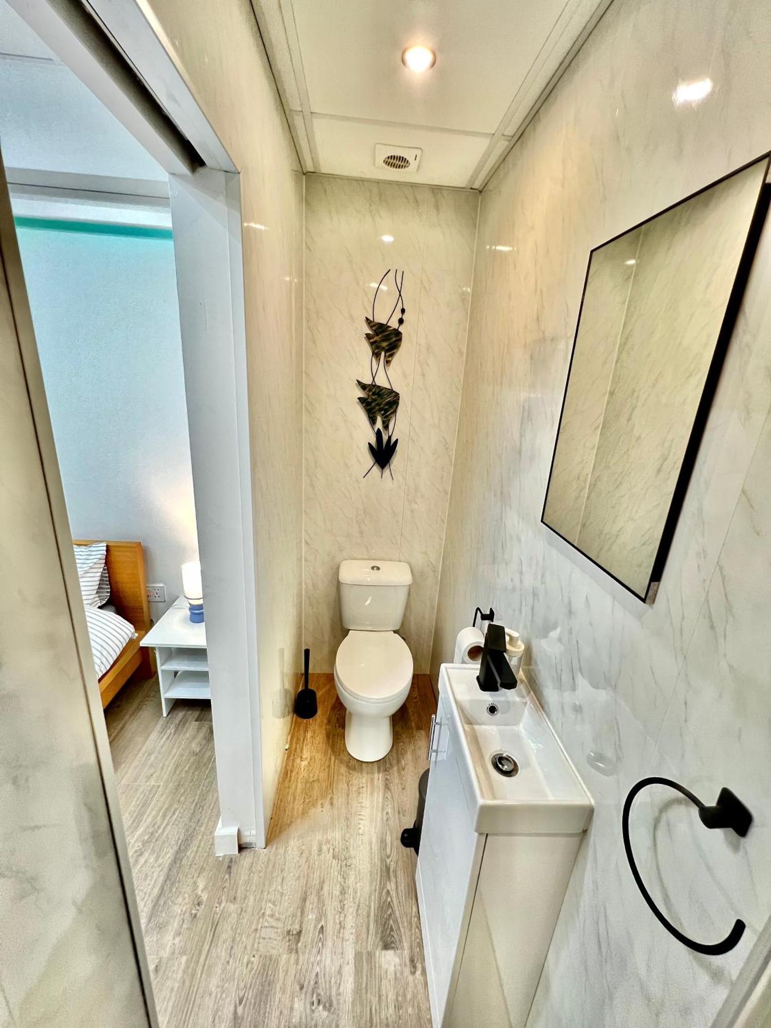 Homestay Lux Super King Private Bath Mediacity, Mufc, Salford Manchester