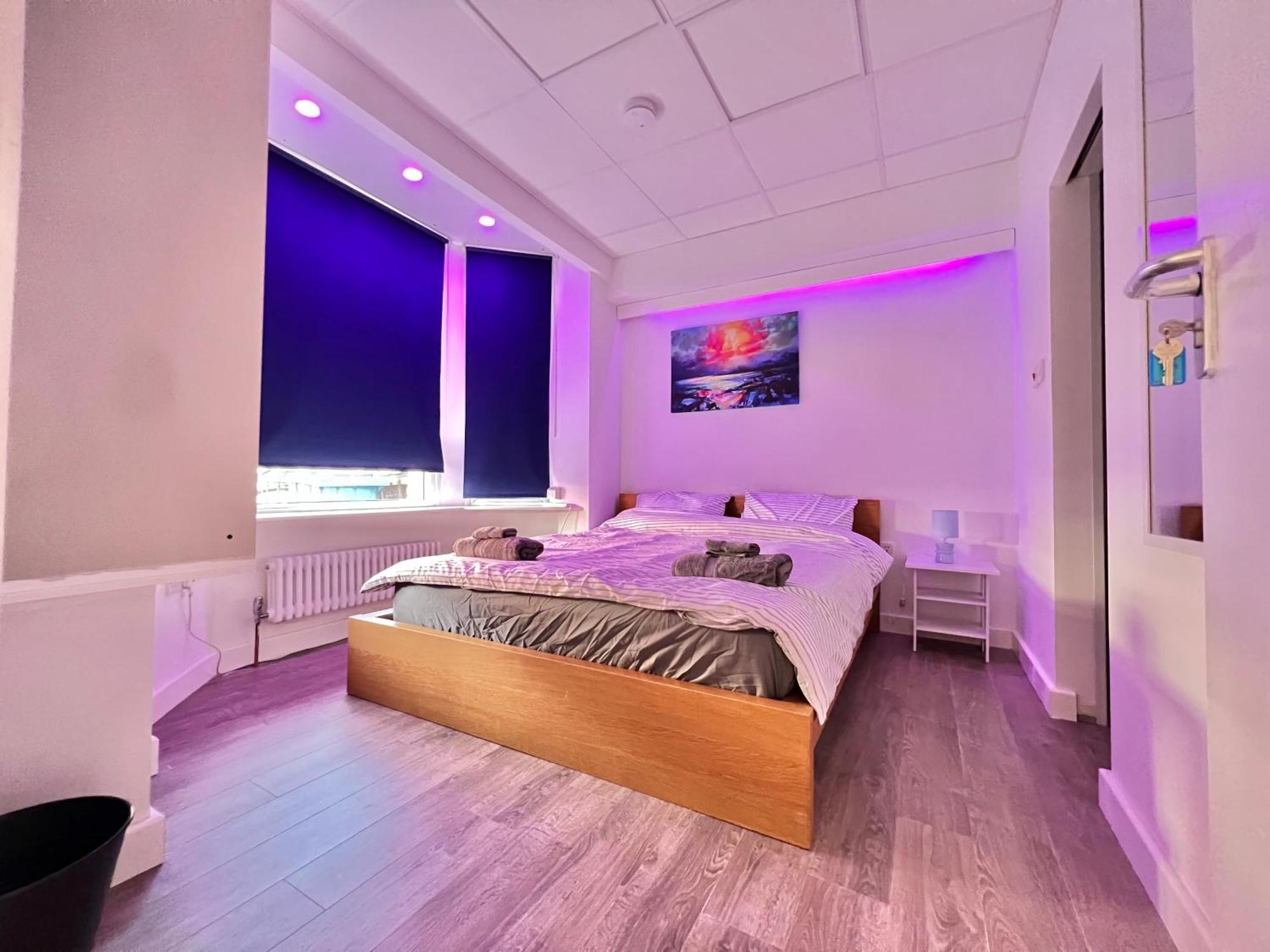 Homestay Lux Super King Private Bath Mediacity, Mufc, Salford Manchester