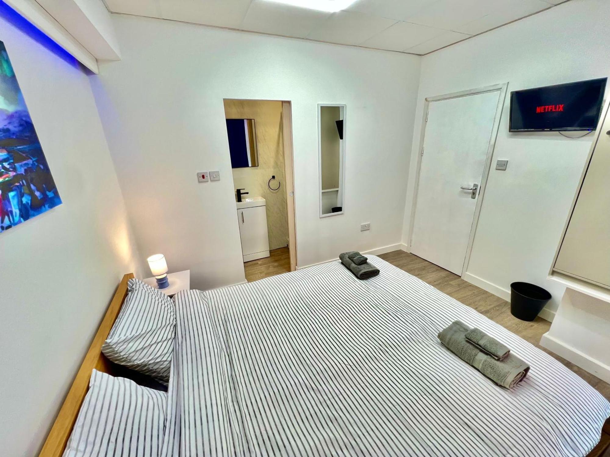 Lux Super King Private Bath Mediacity, Mufc, Salford * Manchester