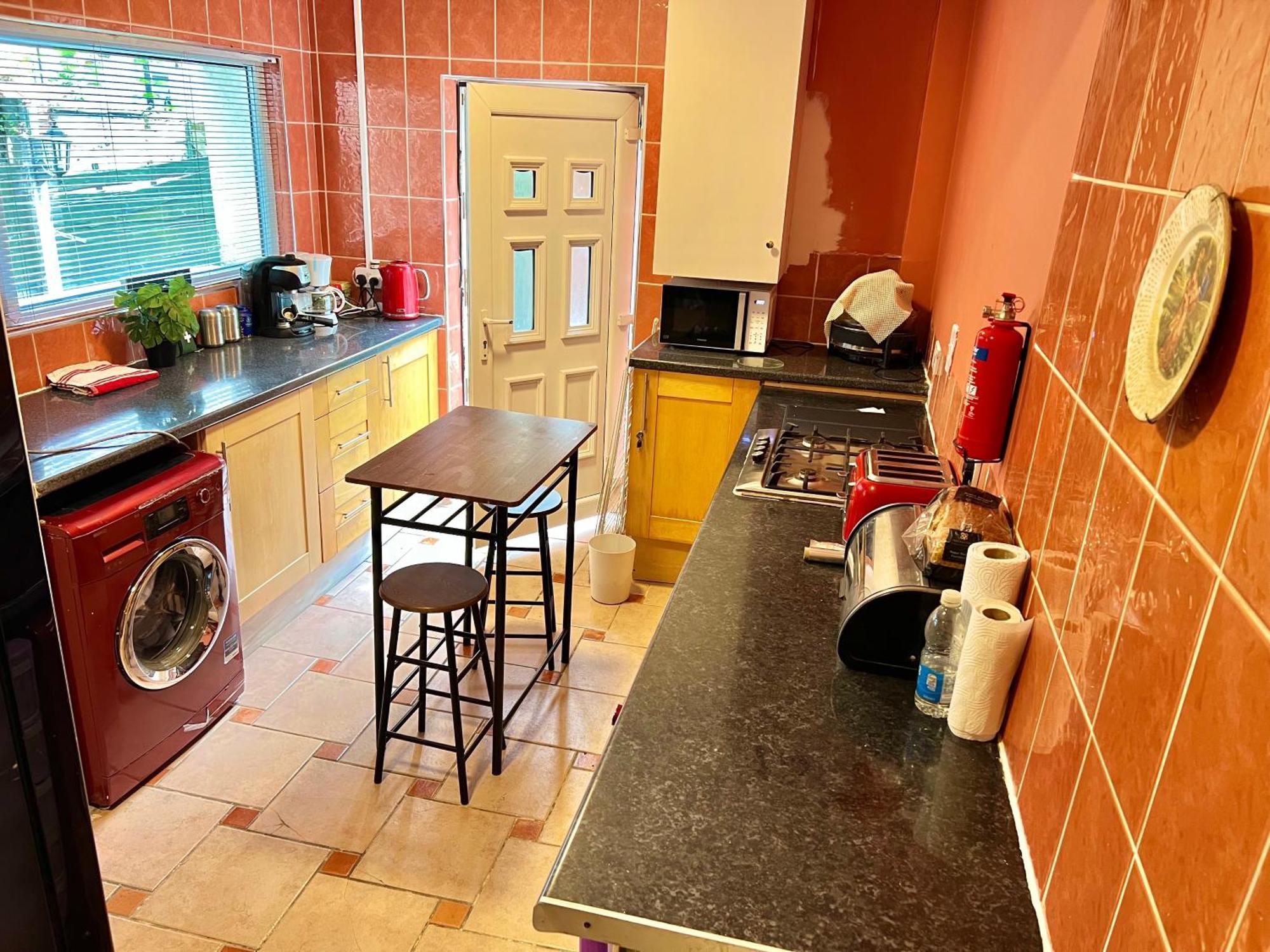 Lux Super King Private Bath Mediacity, Mufc, Salford Homestay