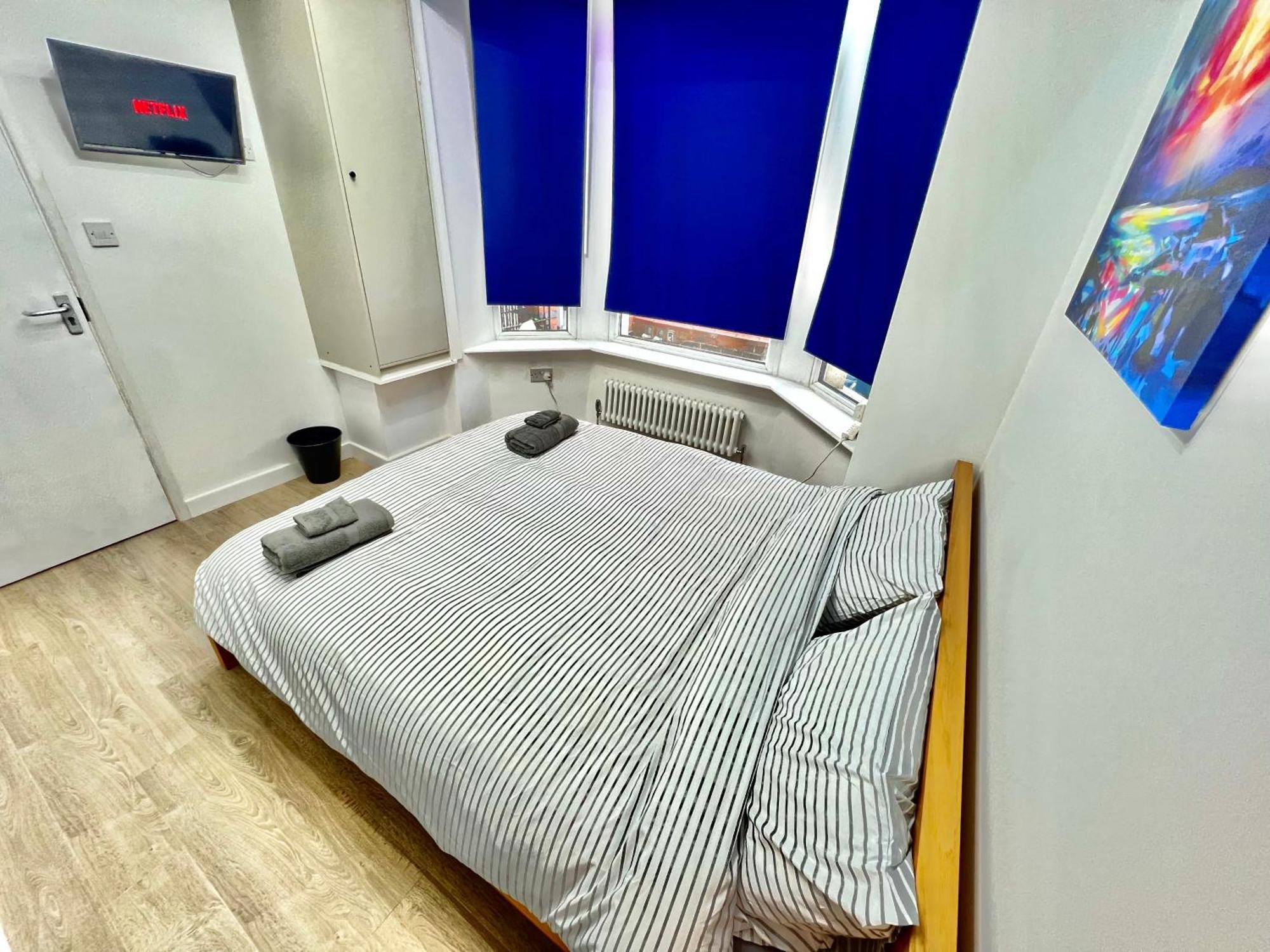 Lux Super King Private Bath Mediacity, Mufc, Salford Homestay *