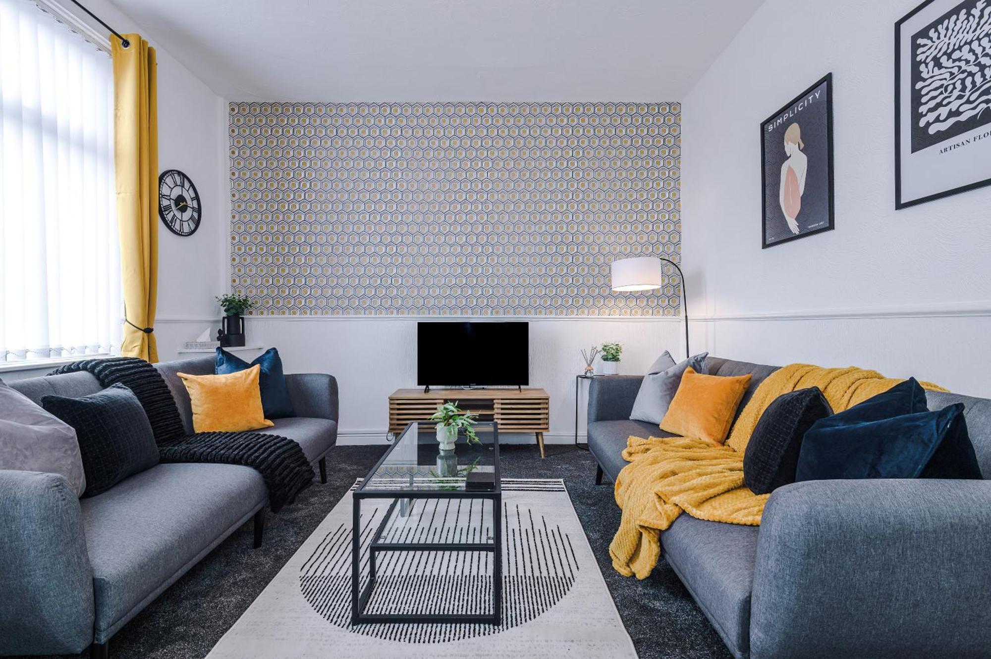New! Modern 2-bed House In By 53 Degrees Property, Ideal For Business & Contractors - Sleeps 7! *