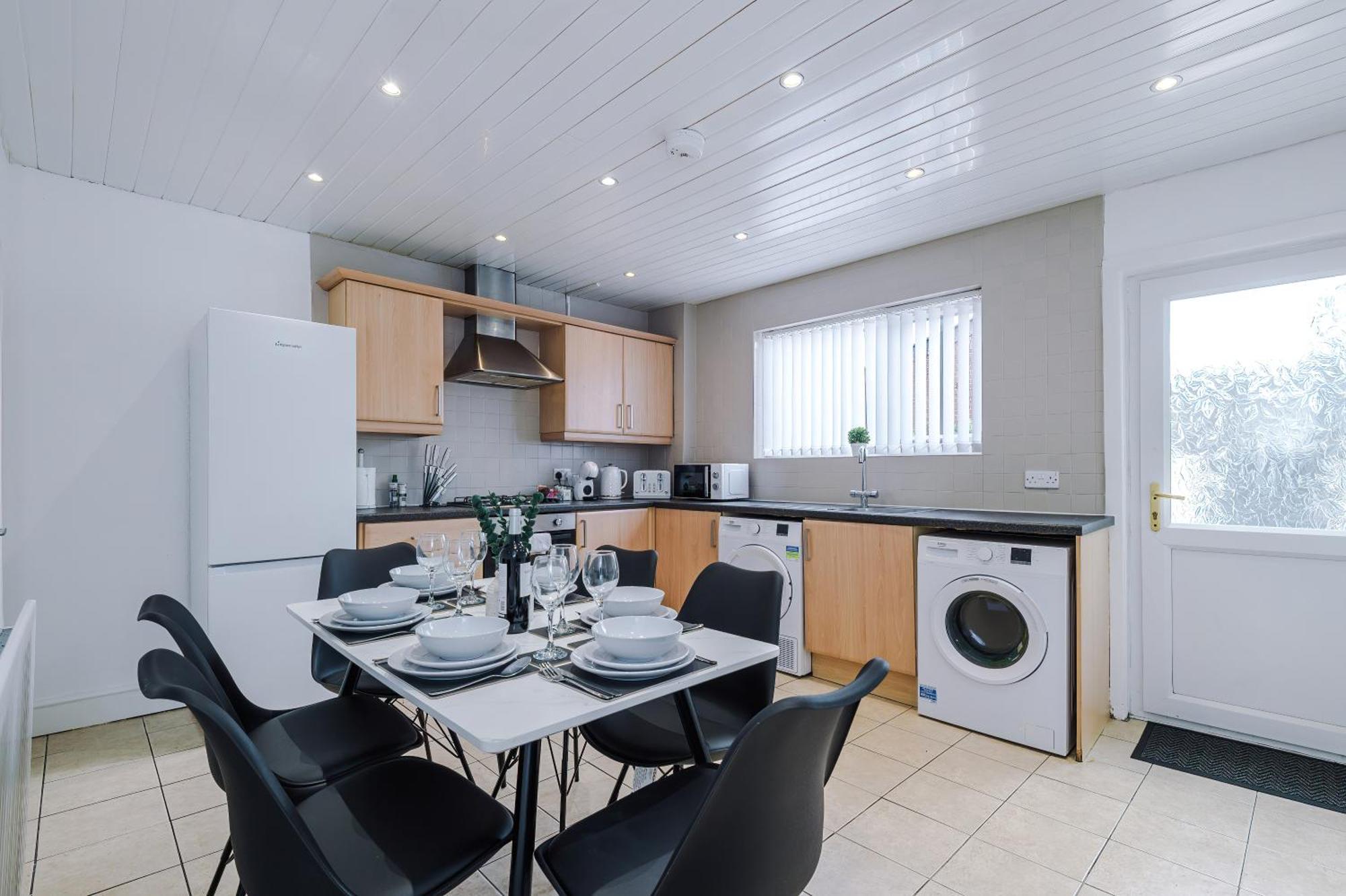 Holiday home New! Modern 2-bed House In By 53 Degrees Property, Ideal For Business & Contractors - Sleeps 7! Manchester