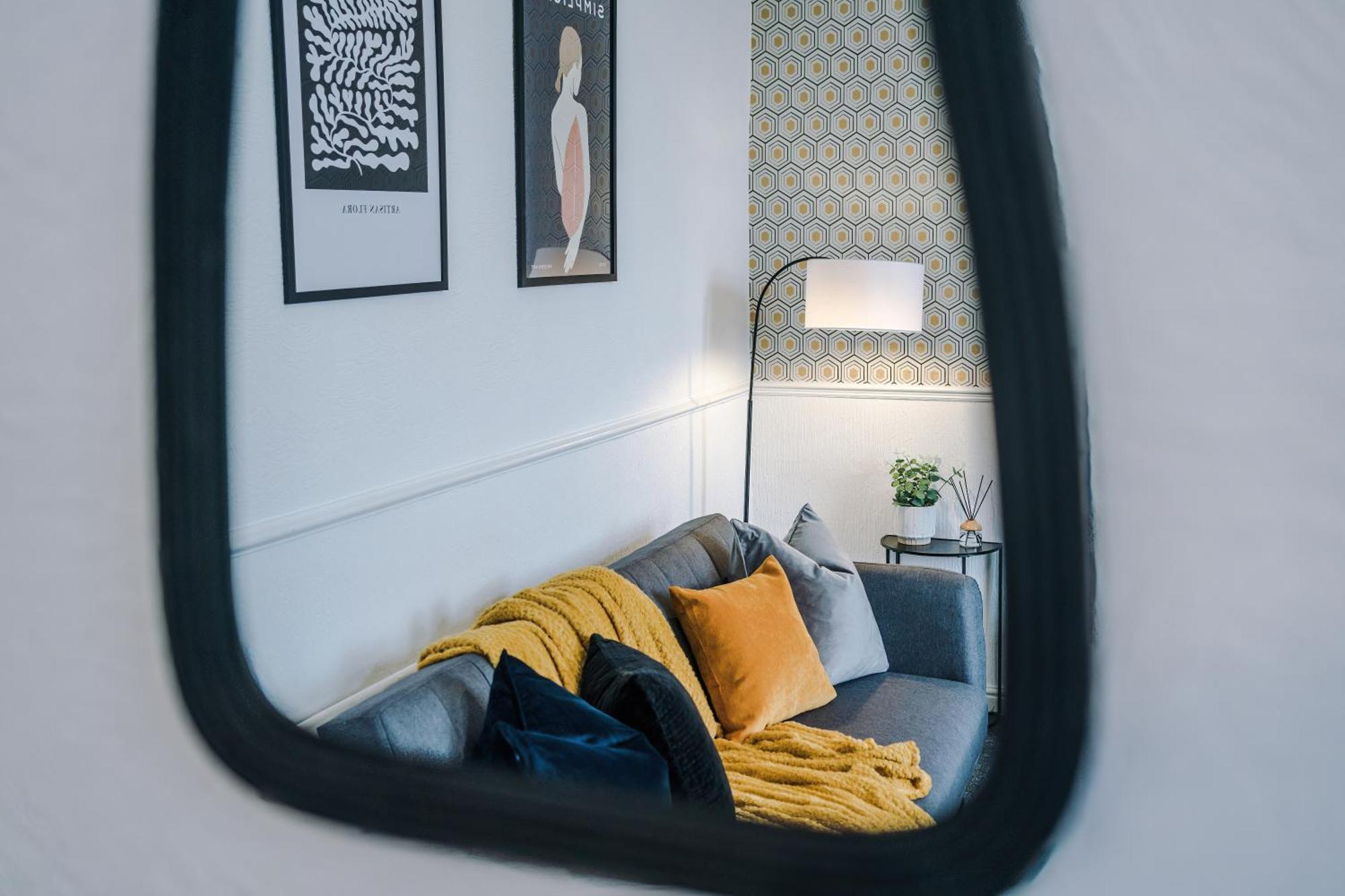 New! Modern 2-bed House In By 53 Degrees Property, Ideal For Business & Contractors - Sleeps 7!
