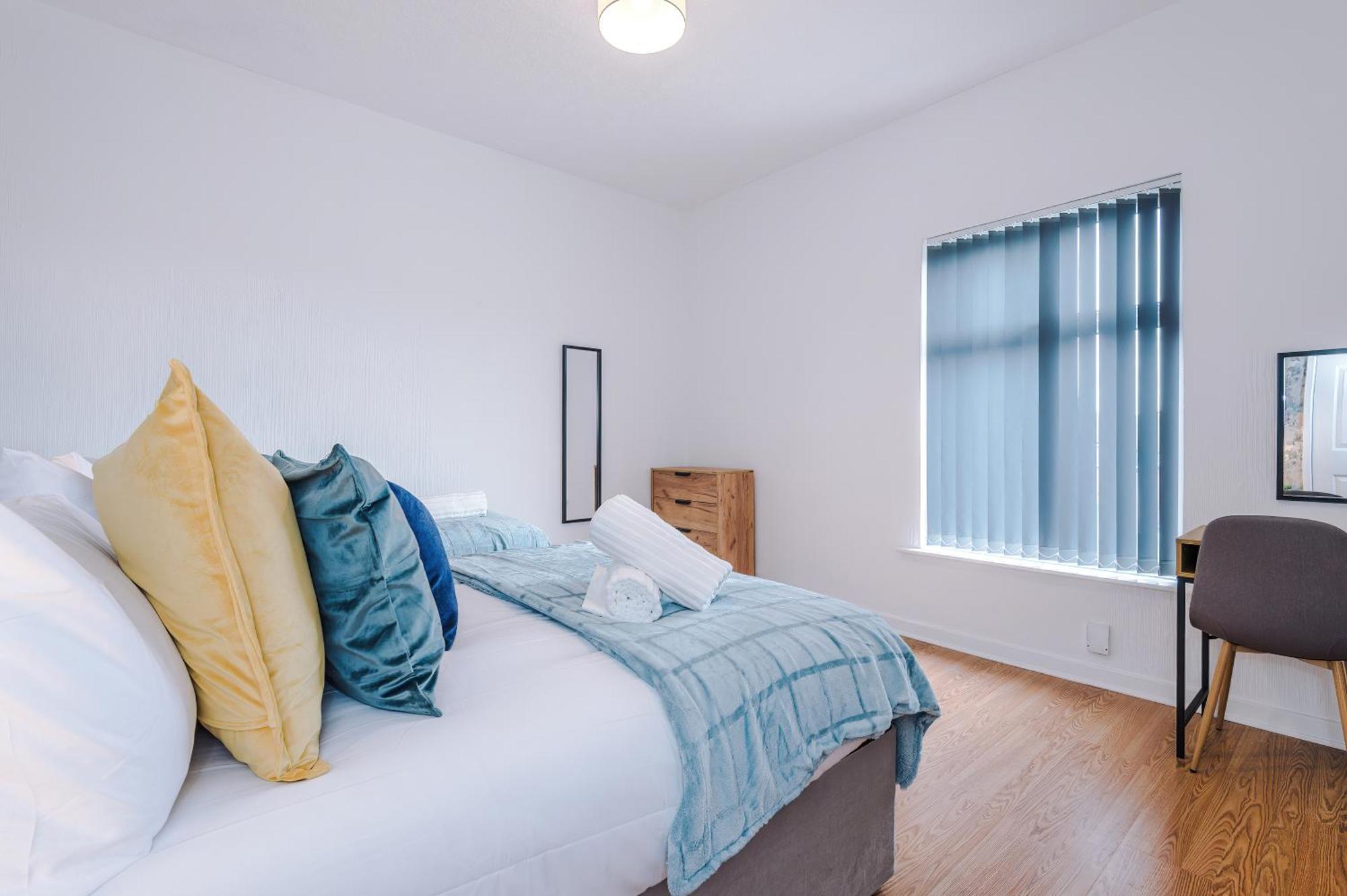 Holiday home New! Modern 2-bed House In By 53 Degrees Property, Ideal For Business & Contractors - Sleeps 7! *