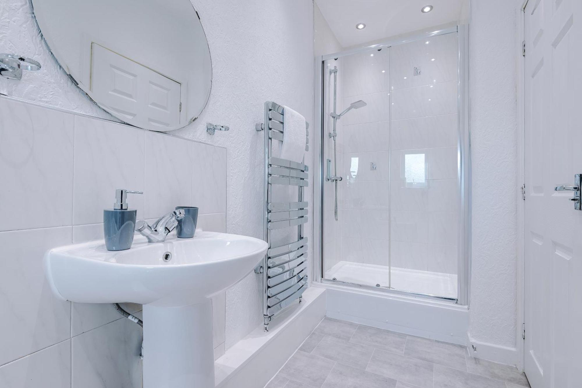 New! Modern 2-bed House In By 53 Degrees Property, Ideal For Business & Contractors - Sleeps 7! * Manchester