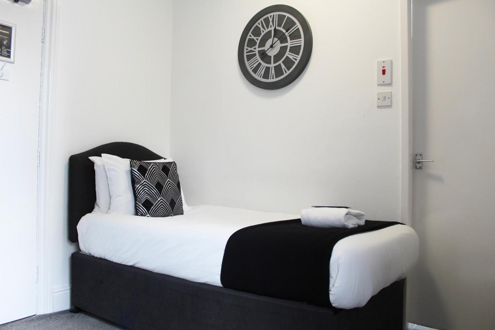 Mitre Centre Hotel