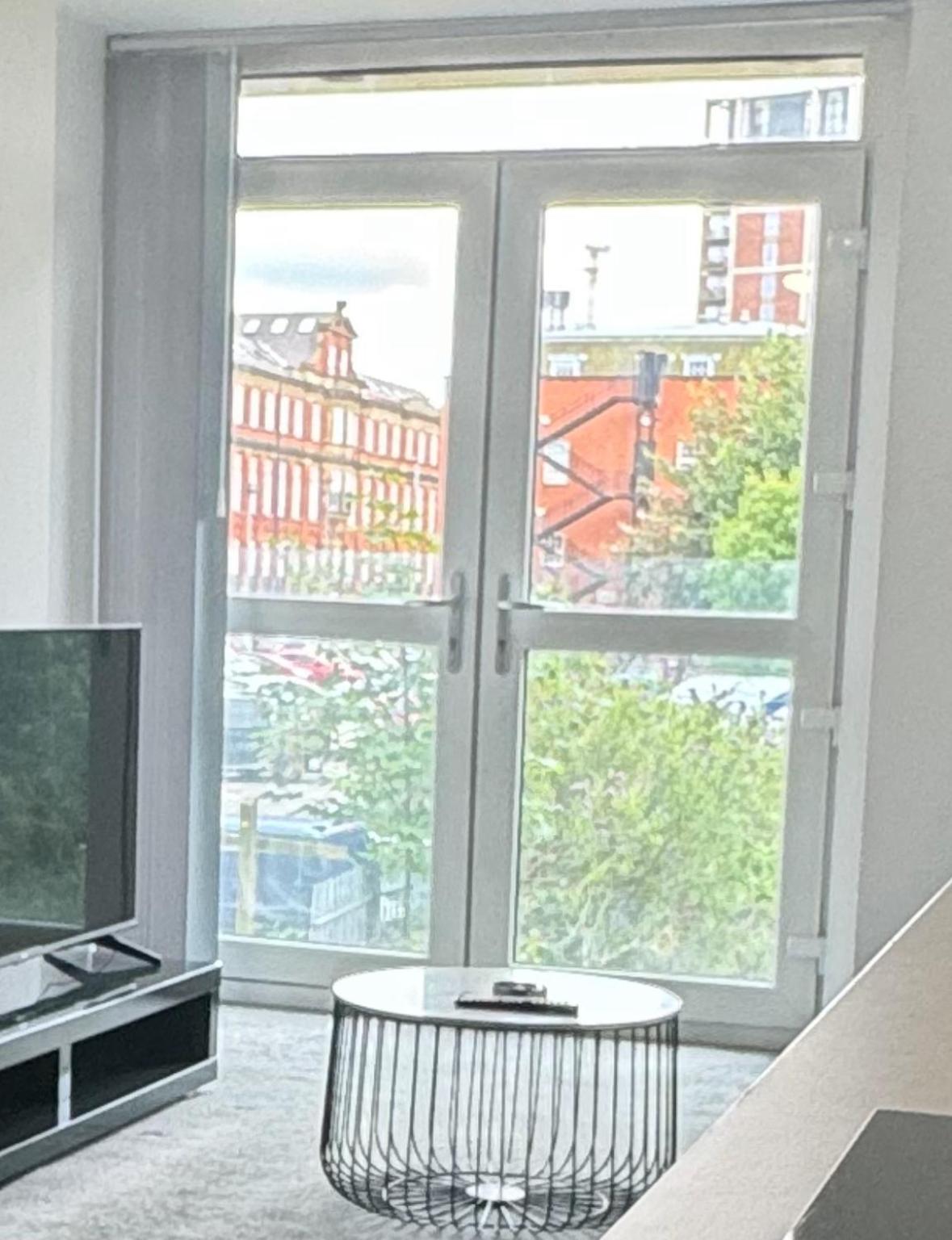 Luxury 1br Near Town