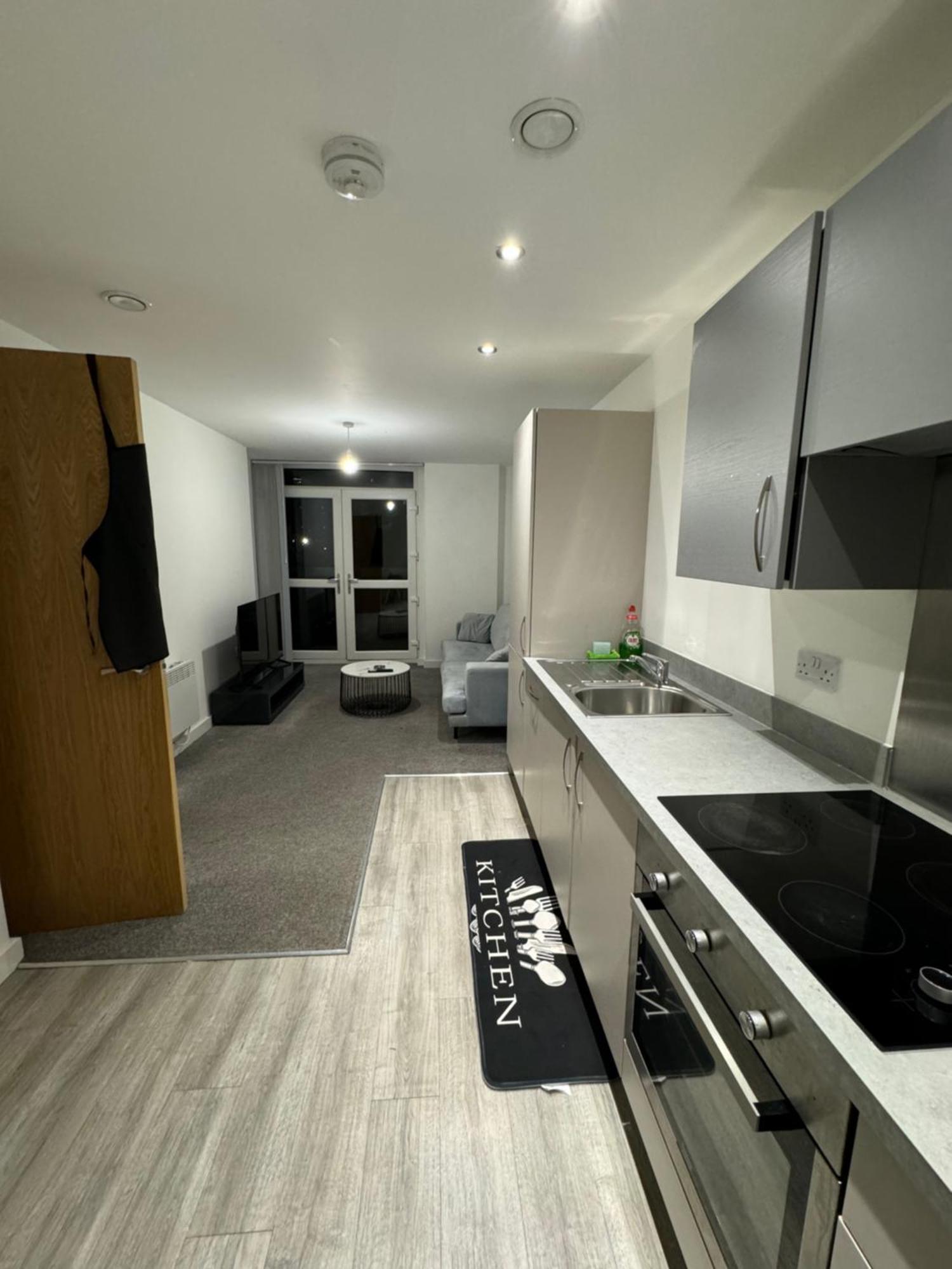 Luxury 1br Near Town Apartment Manchester