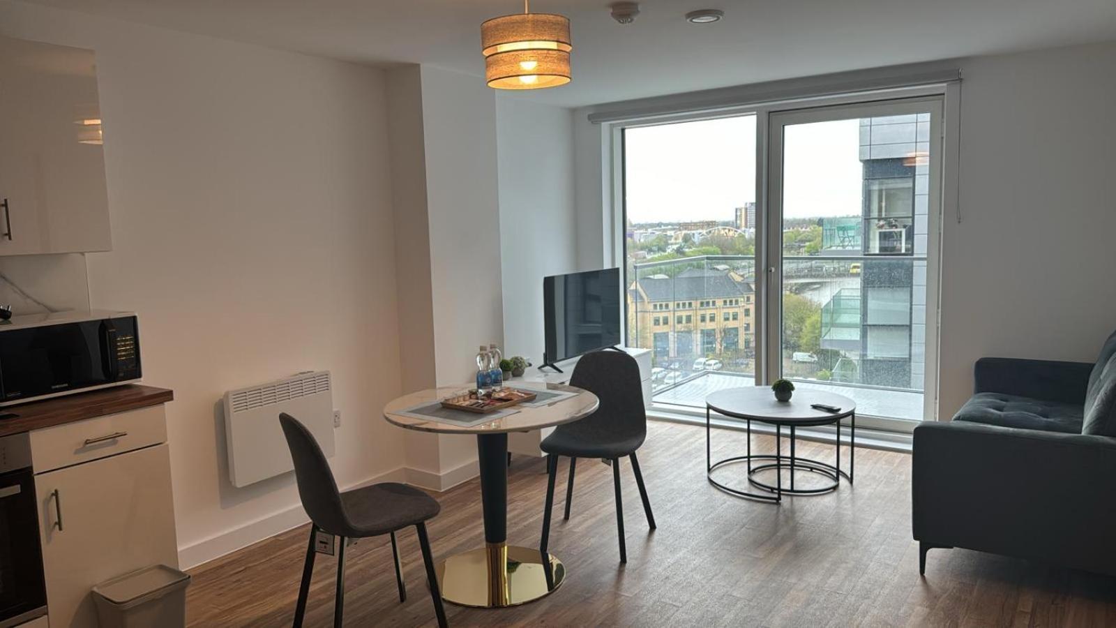 Apartment New Penthouse Height Flat, View Balcony, Free Gym & Minimalistic Manchester