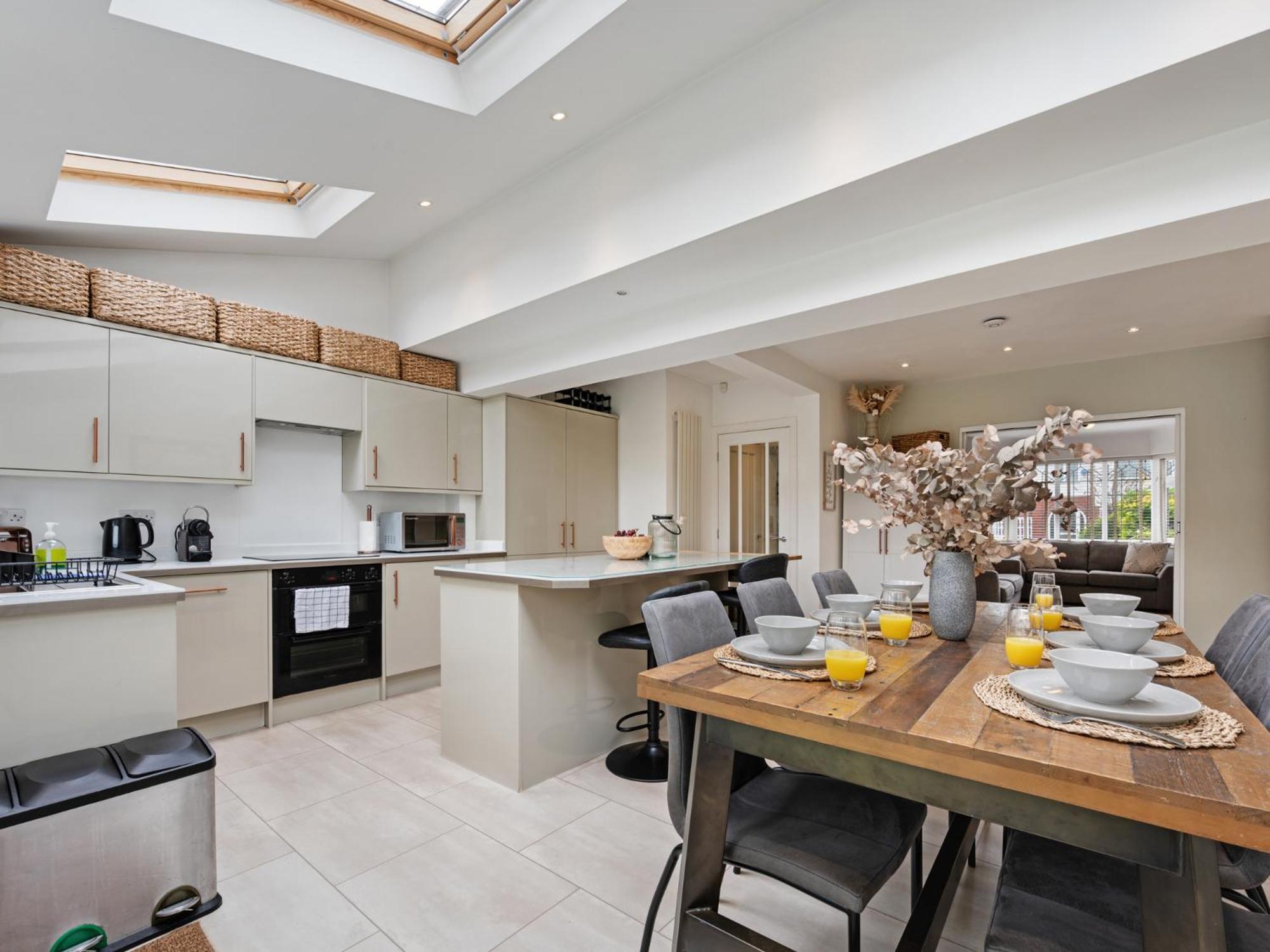 Pass The Keys Picture Perfect Haven In Didsbury Village - Free Parking & Ev Station