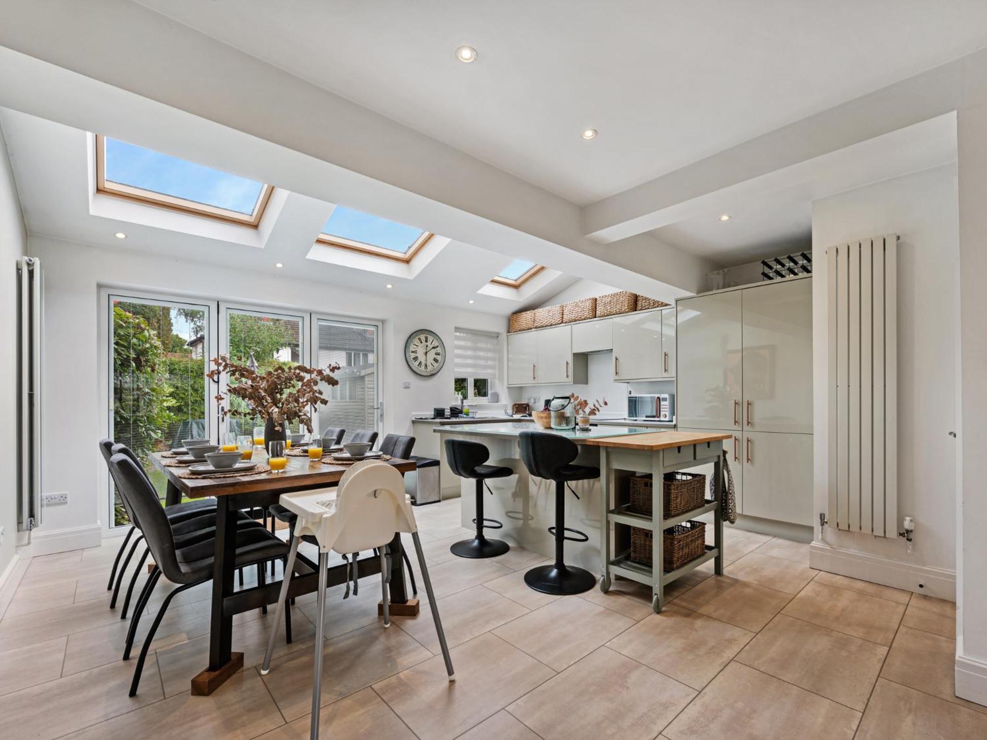 Pass The Keys Picture Perfect Haven In Didsbury Village - Free Parking & Ev Station Holiday home *