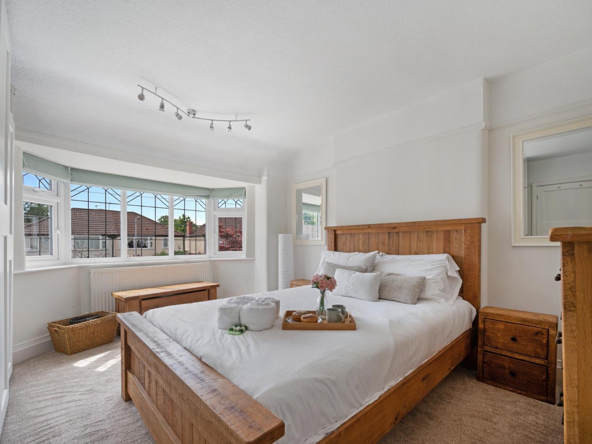 Pass The Keys Picture Perfect Haven In Didsbury Village - Free Parking & Ev Station Holiday home *