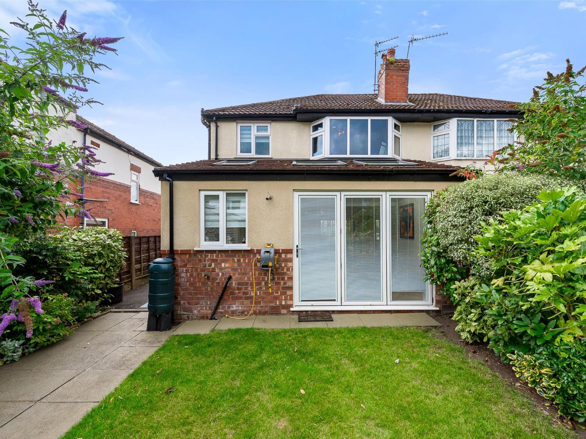 Pass The Keys Picture Perfect Haven In Didsbury Village - Free Parking & Ev Station Holiday home