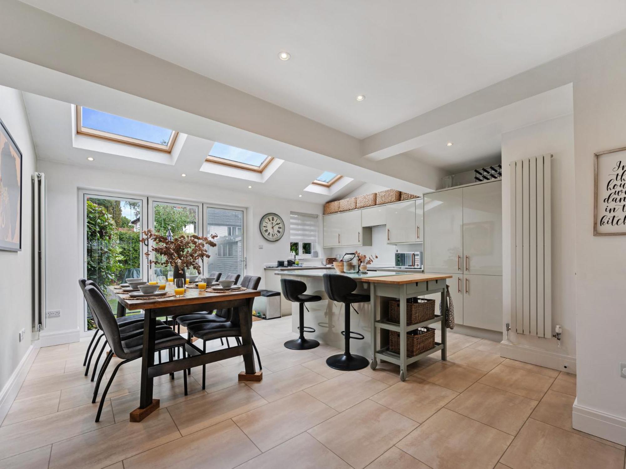 Pass The Keys Picture Perfect Haven In Didsbury Village - Free Parking & Ev Station Manchester
