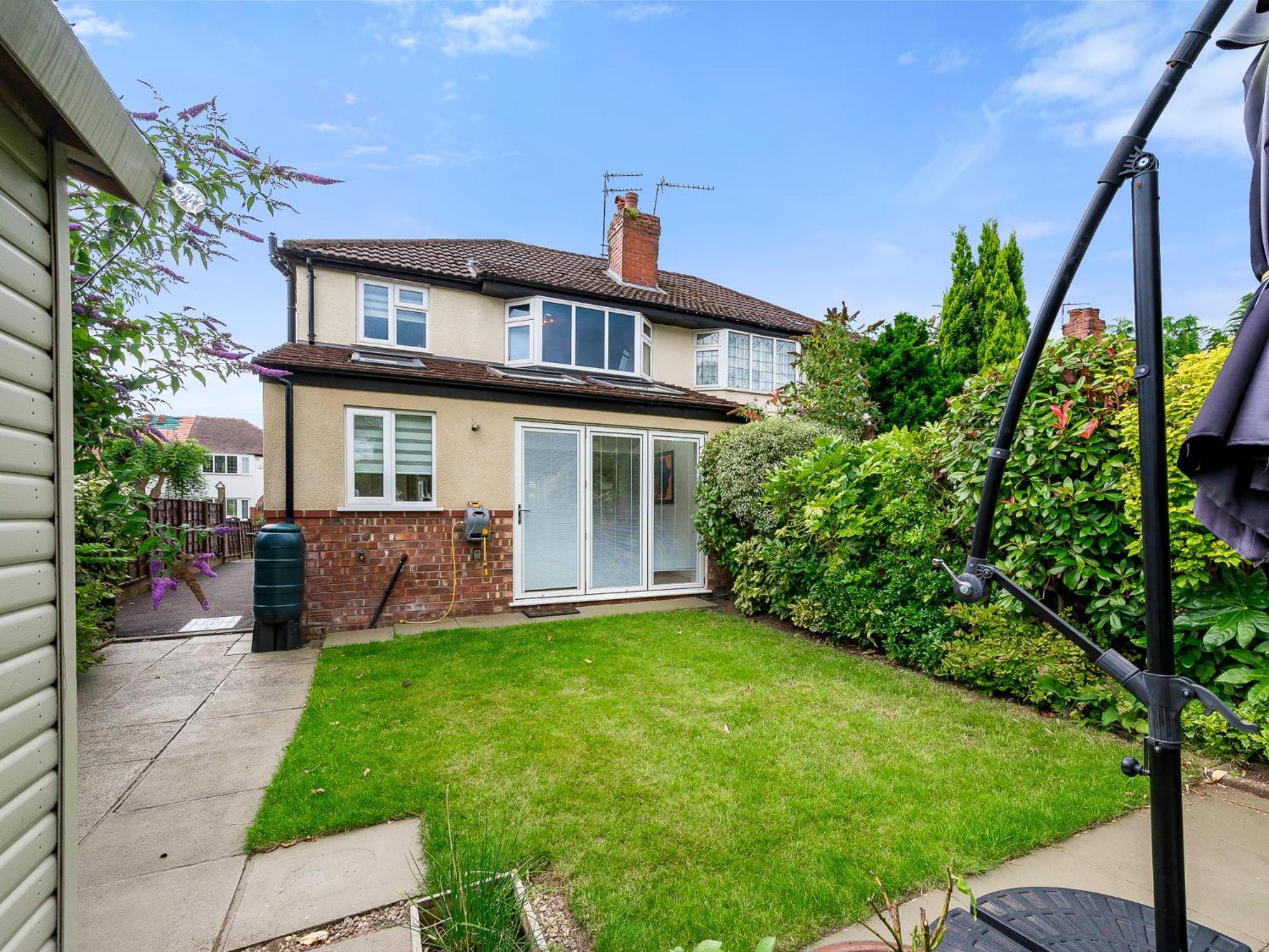 Pass The Keys Picture Perfect Haven In Didsbury Village - Free Parking & Ev Station Holiday home