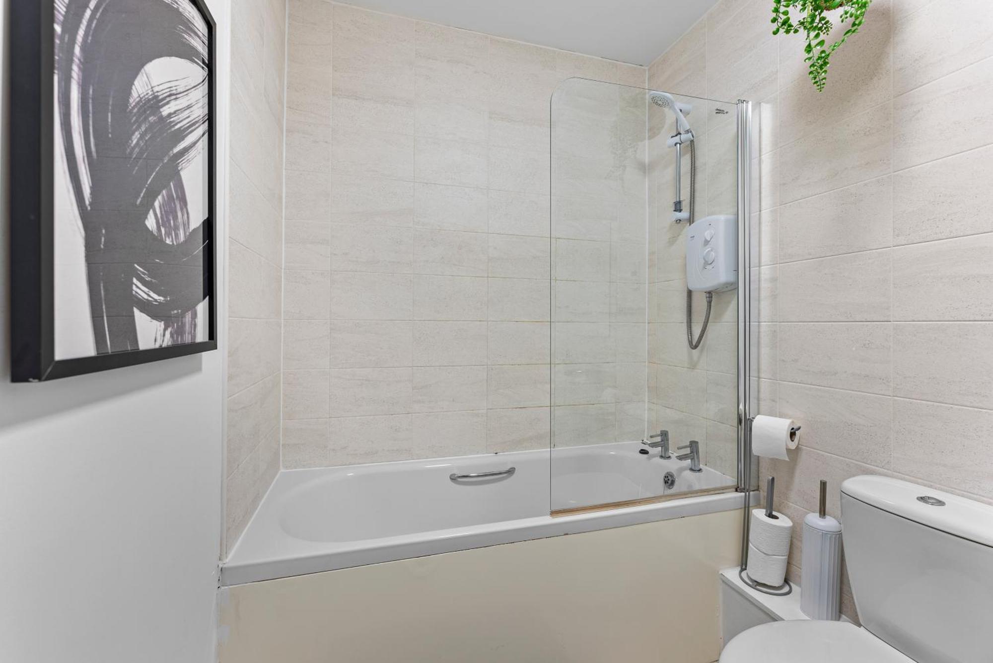 Sleek And Stylish 3 Bed In - Parking Holiday home