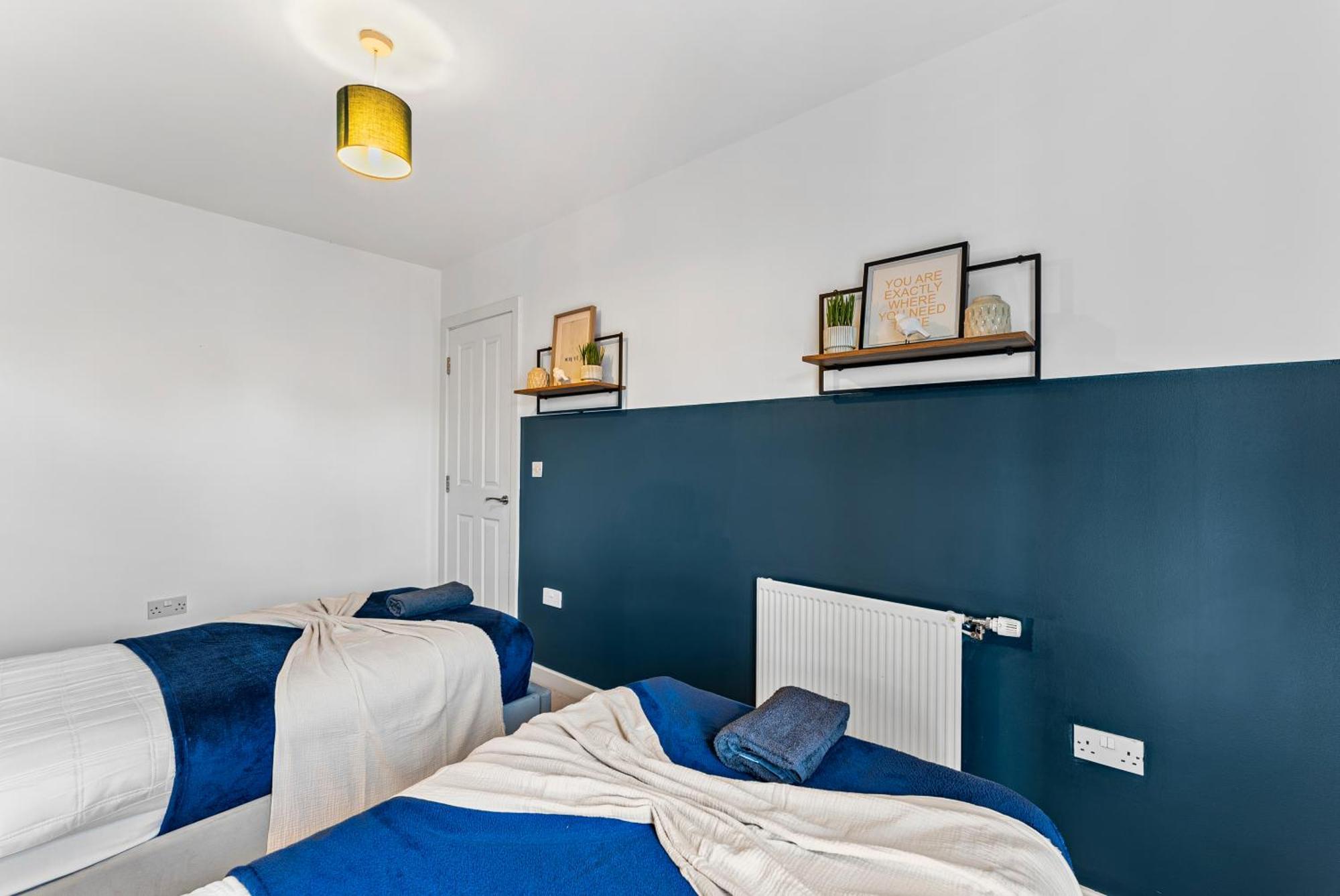 Sleek And Stylish 3 Bed In - Parking Holiday home *