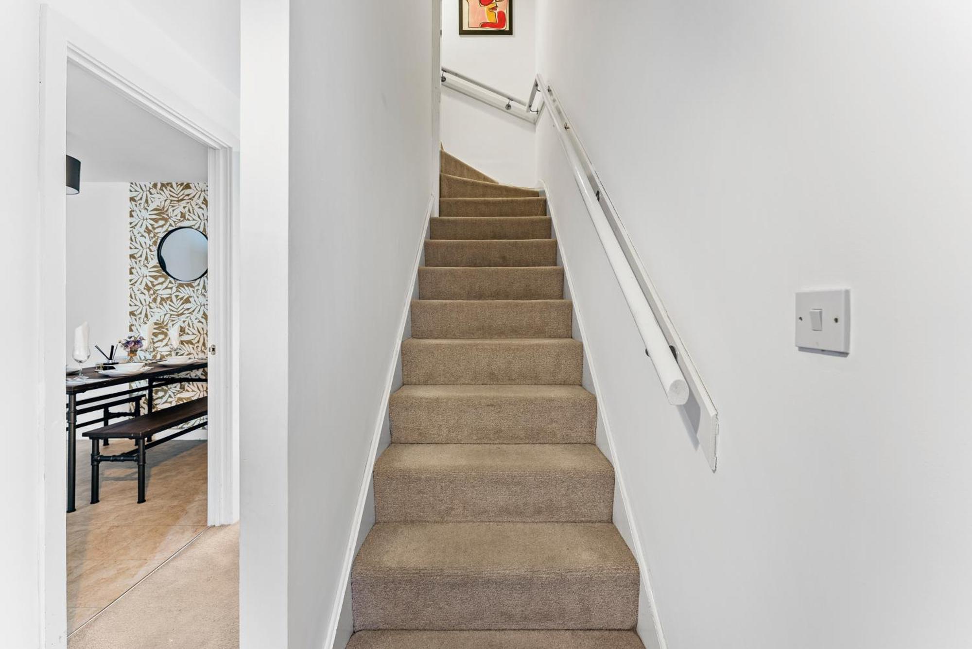 Holiday home Sleek And Stylish 3 Bed In - Parking Manchester