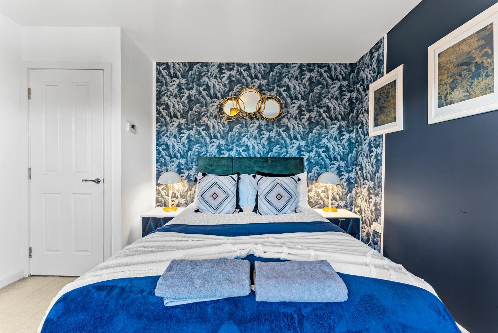 Holiday home Sleek And Stylish 3 Bed In - Parking *