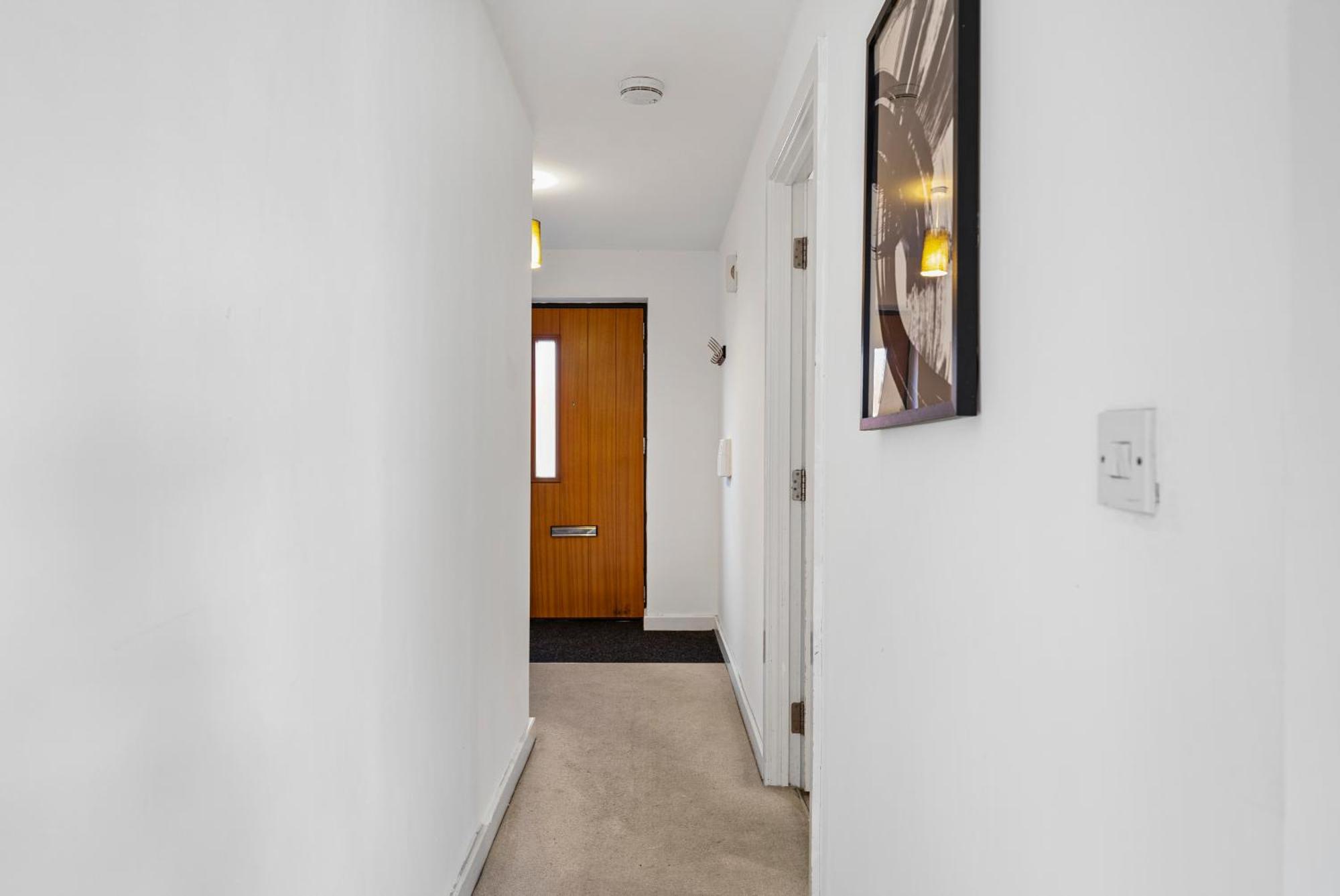 Sleek And Stylish 3 Bed In - Parking *