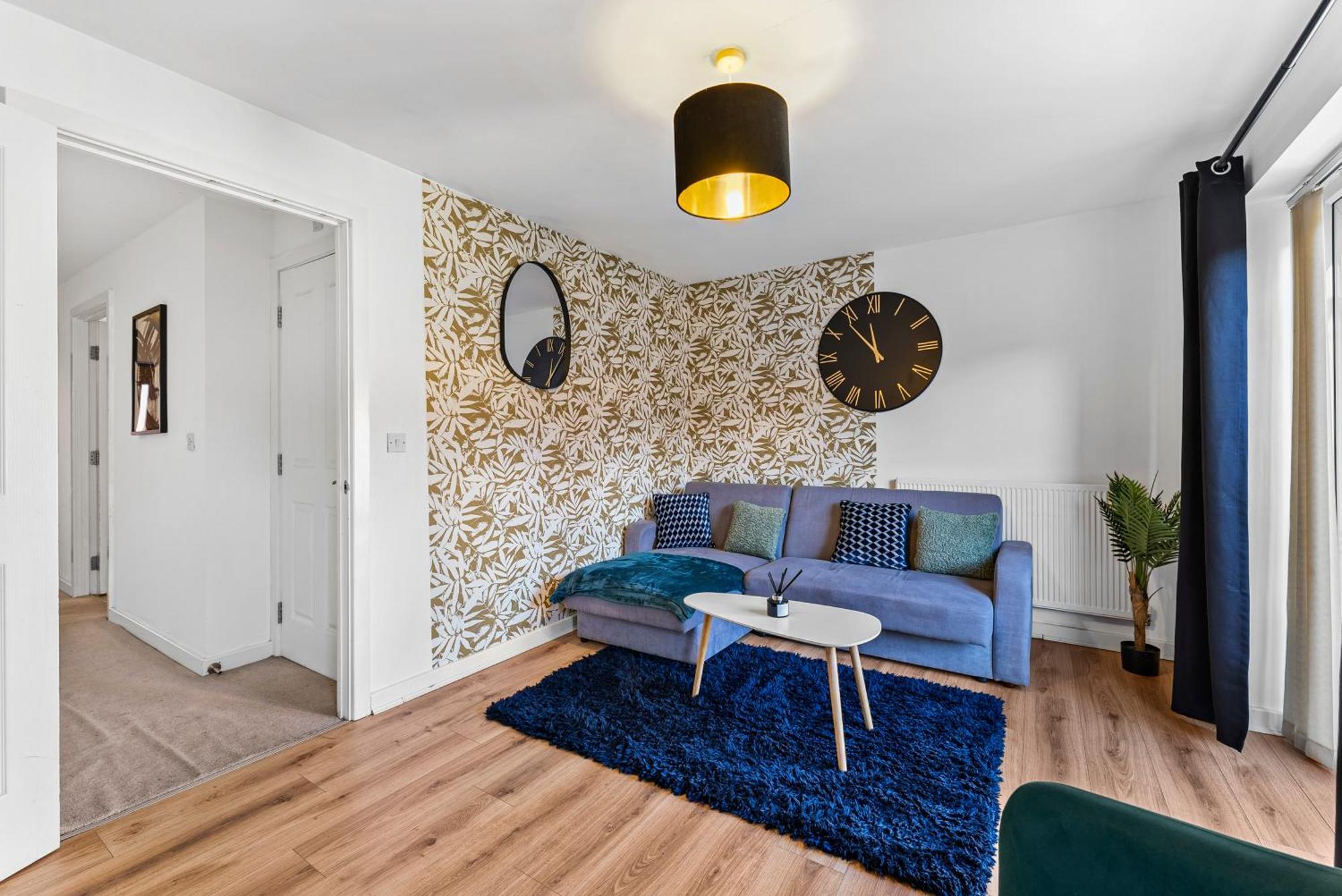 Sleek And Stylish 3 Bed In - Parking *