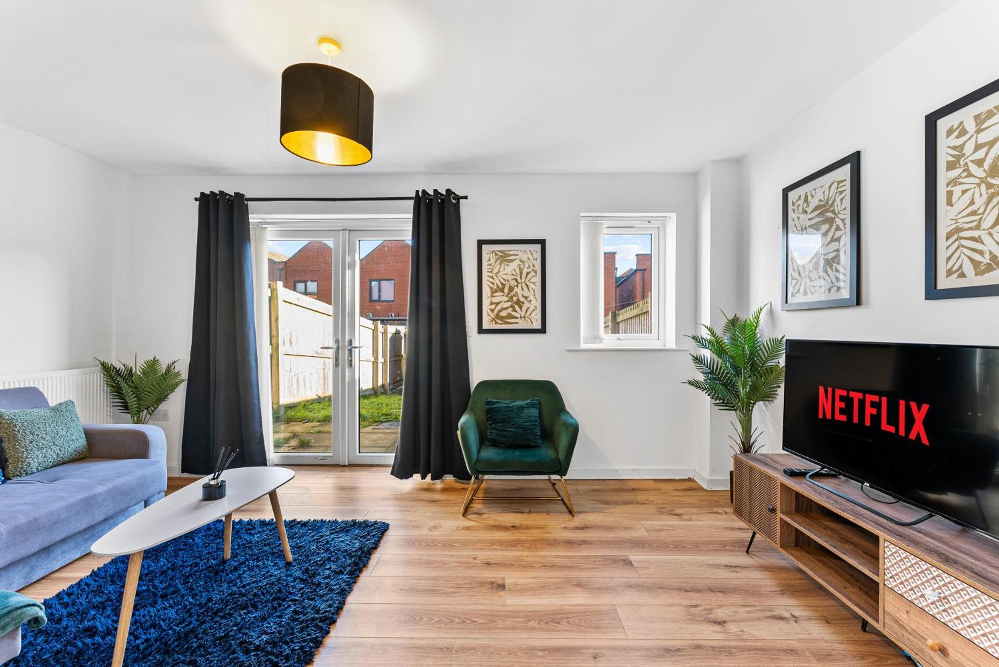 Sleek And Stylish 3 Bed In - Parking